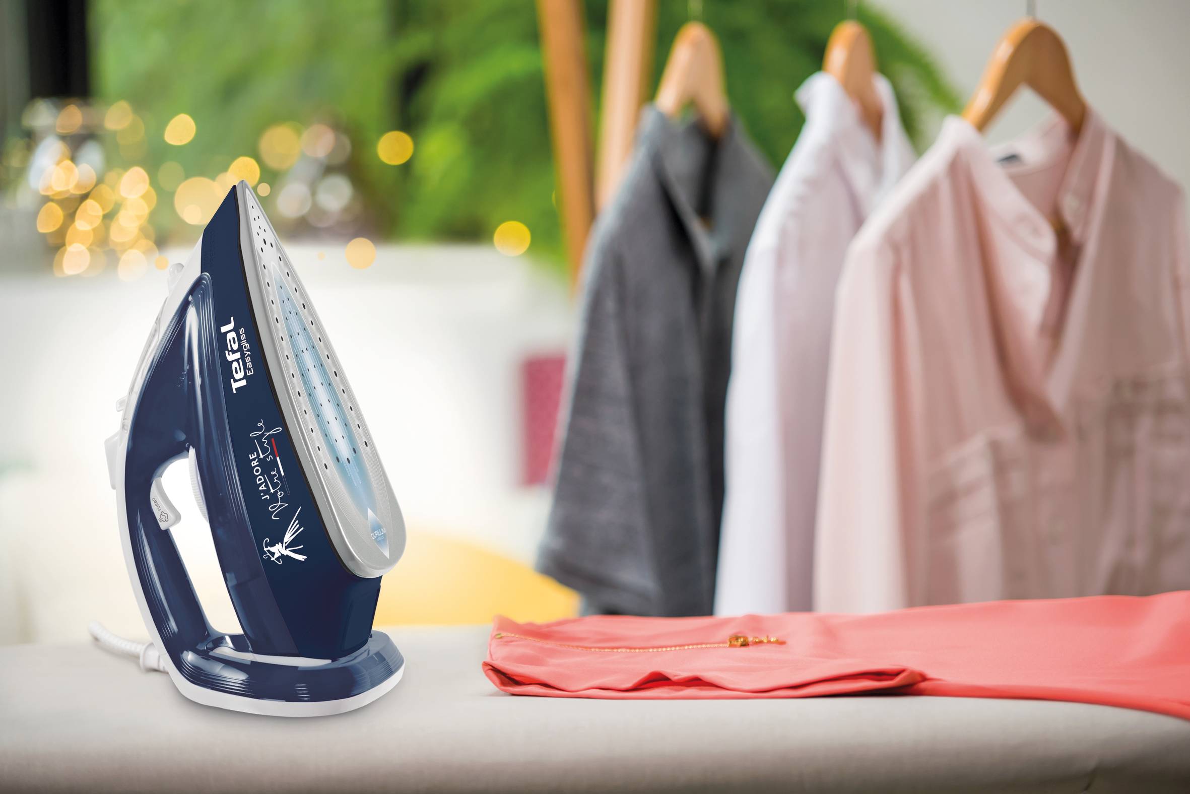 Easygliss J'Adore Votre Style FV3968E0 Łatwe prasowanie i najlepsze prowadzenie*