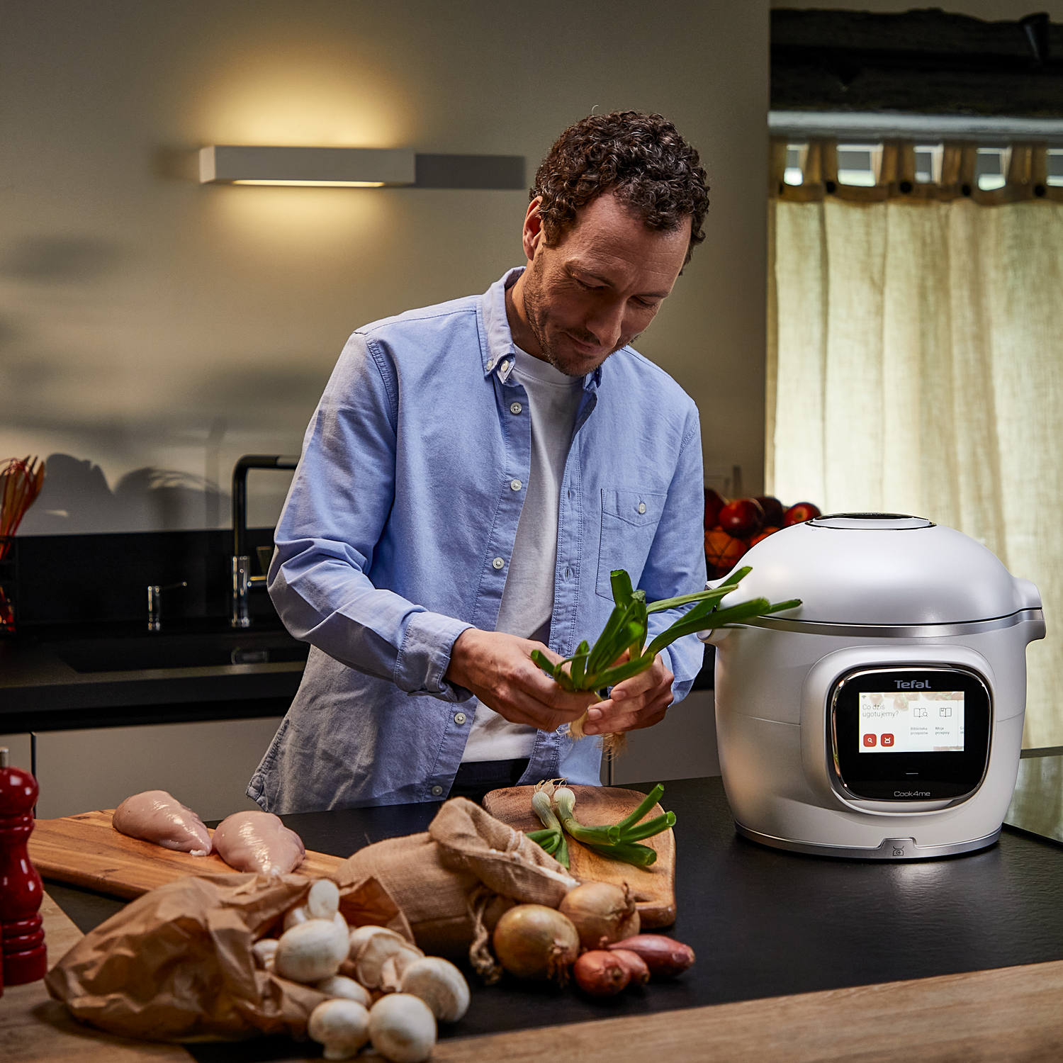 Multicooker TEFAL Cook4me Touch Pro z pokrywą Extra Crisp. Wbudowana waga