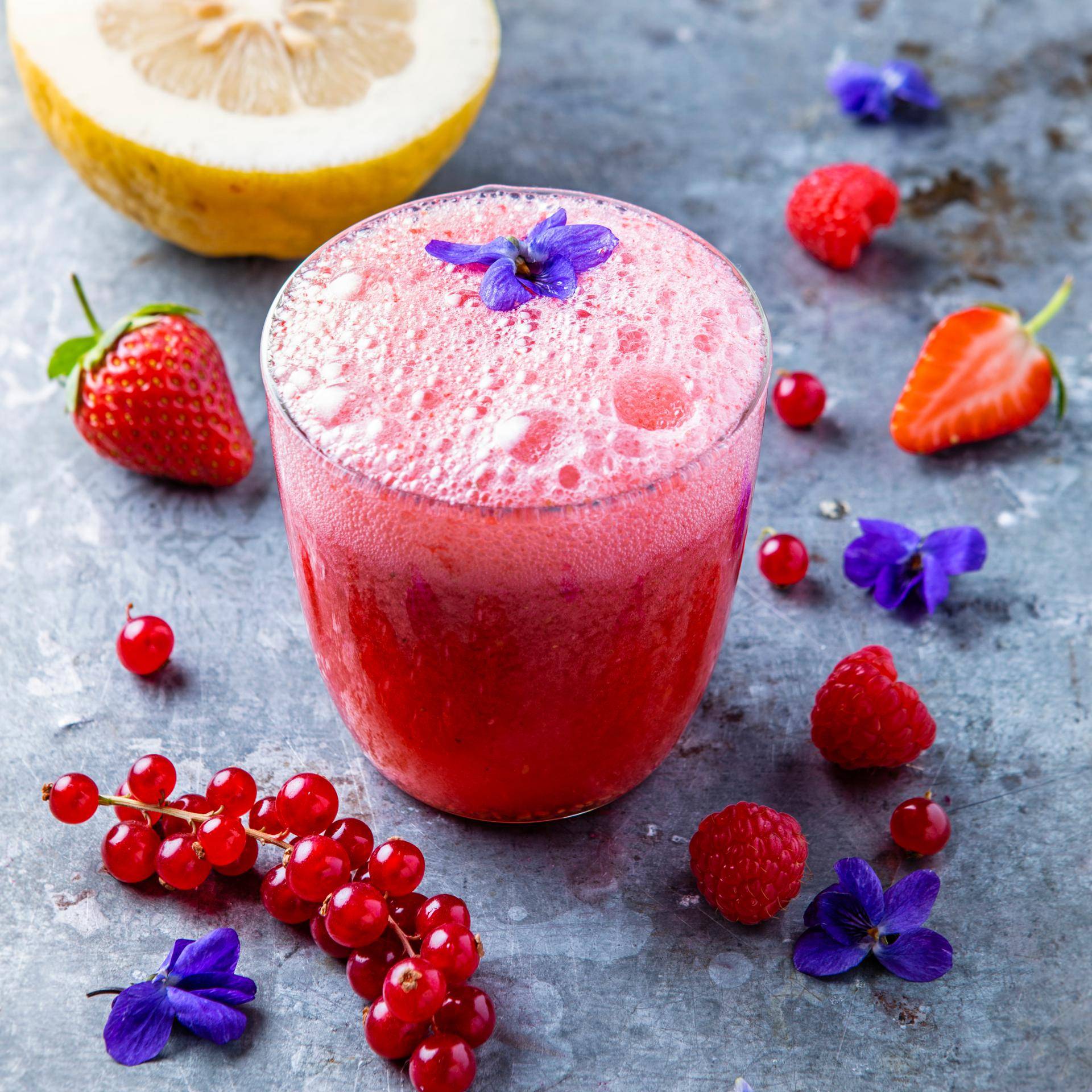 Koktajl z czerwonych owoców, lemoniady i kwiatu fiołka. - przepisy Perfectmix + | Tefal