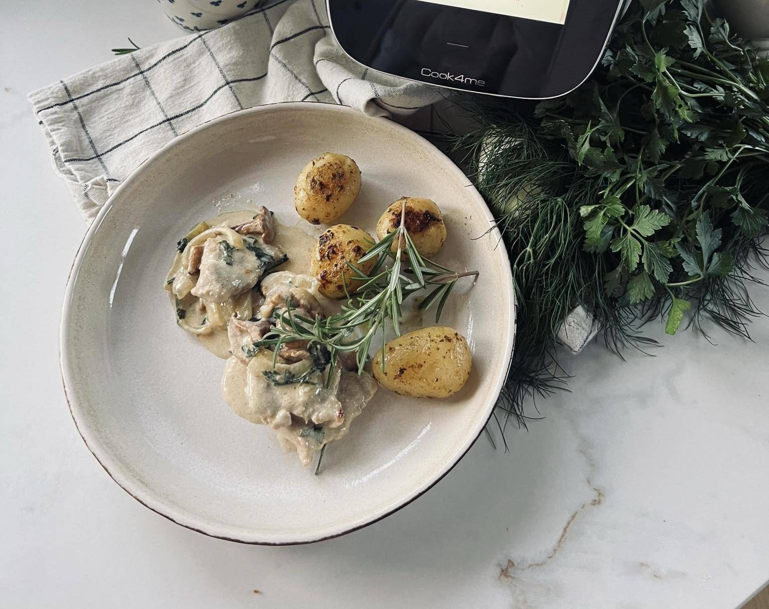 Polędwiczki wieprzowe w sosie kurkowym - przepisy Cook4Me | Tefal
