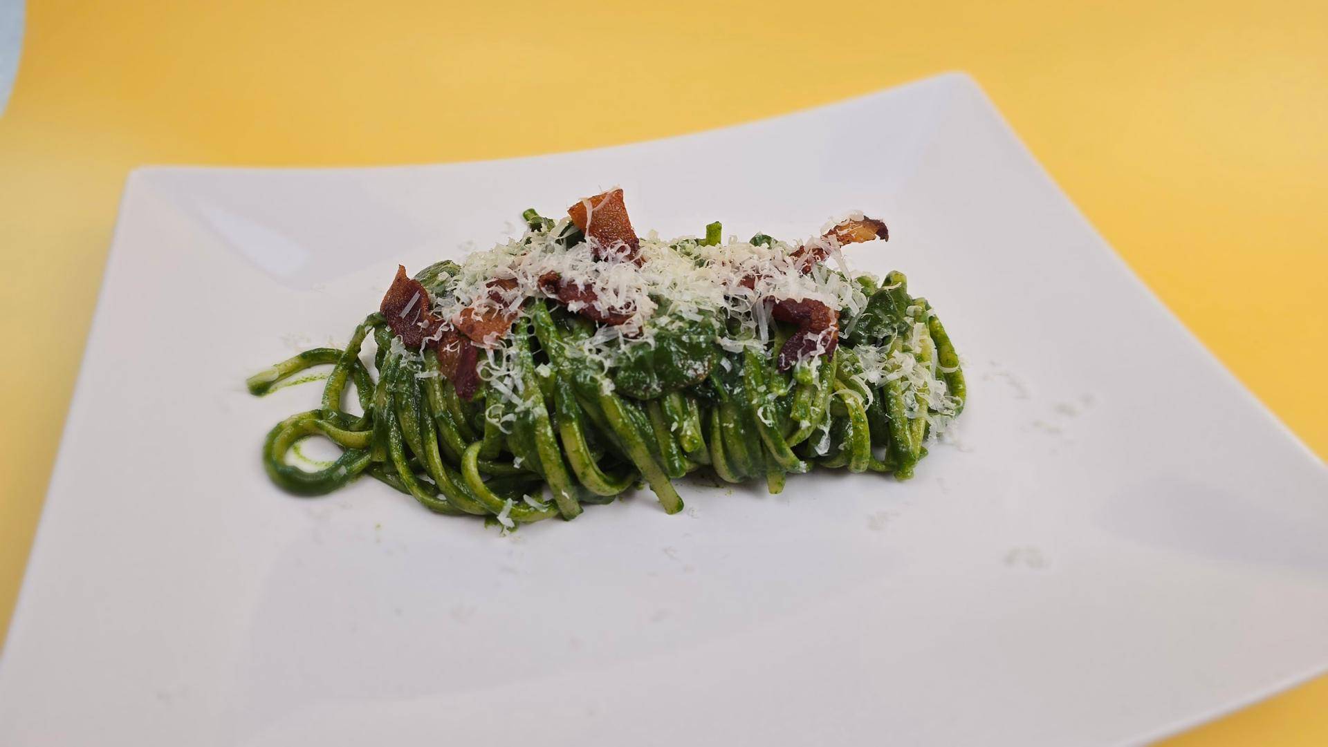 Bavette z sosem ze świeżego szpinaku - przepisy Patelnie i Garnki | Tefal