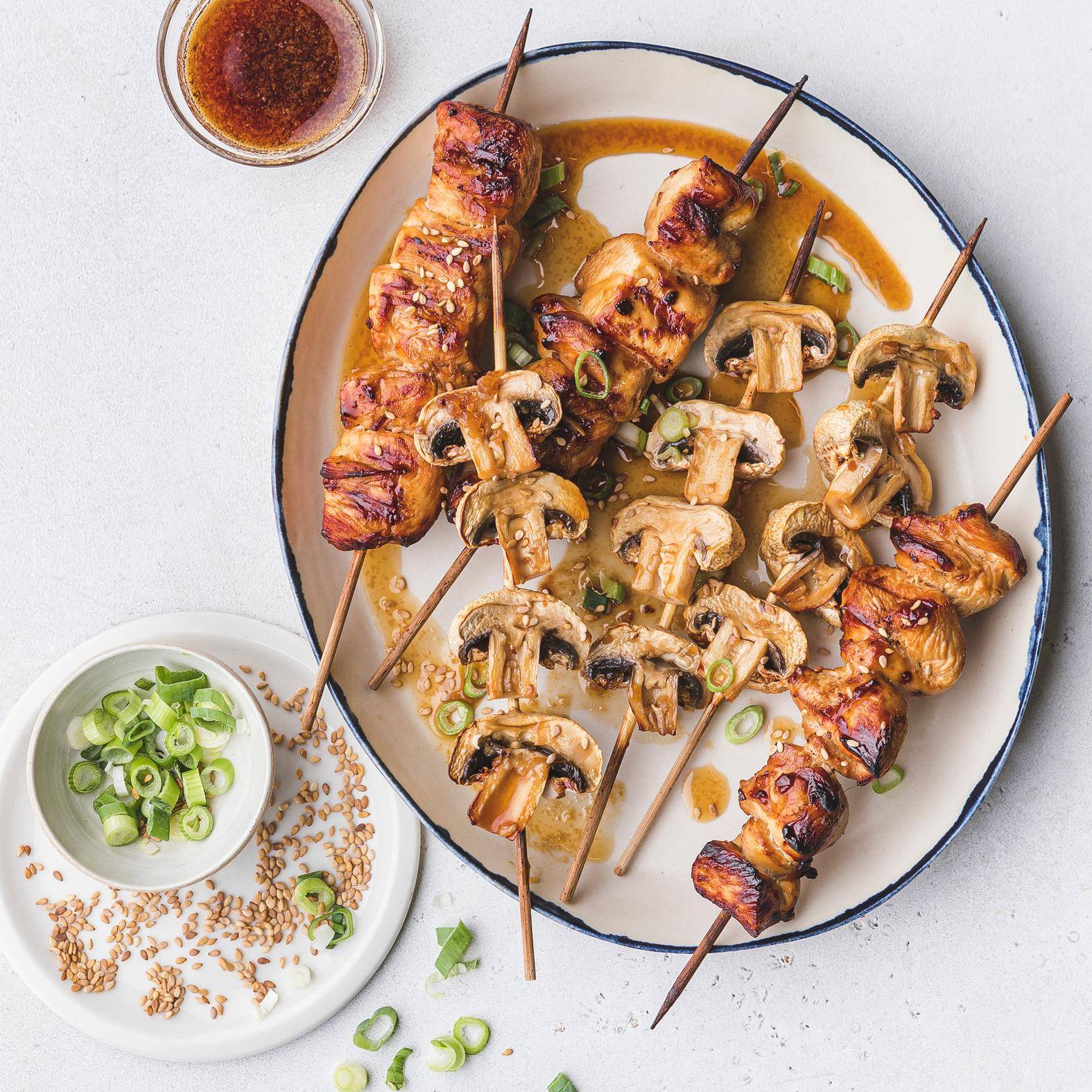 Szaszłyki yakitori z kurczakiem i grzybami - przepisy Dual EasyFry&Grill | Tefal