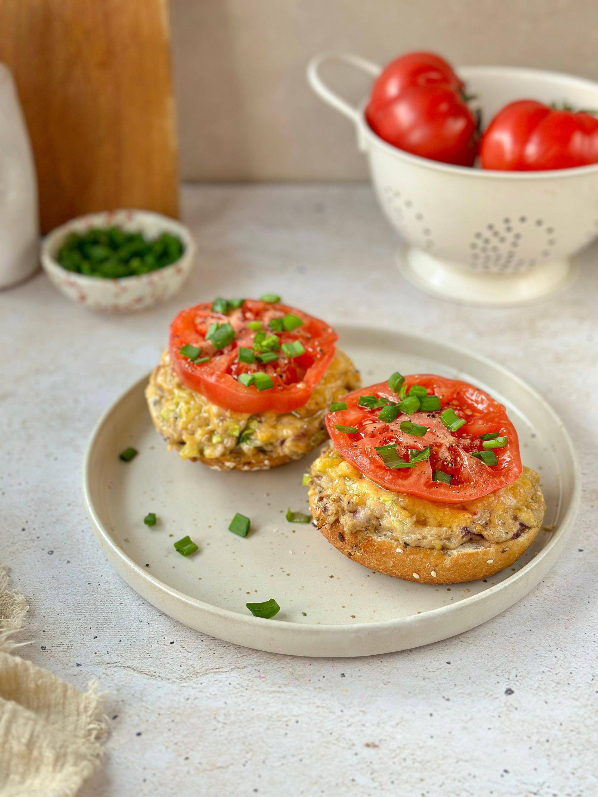 Bułeczki tuna melt z pastą z tuńczyka i serem cheddar - przepisy EASY FRY GRILL & STEAM 3 in 1 | Tefal