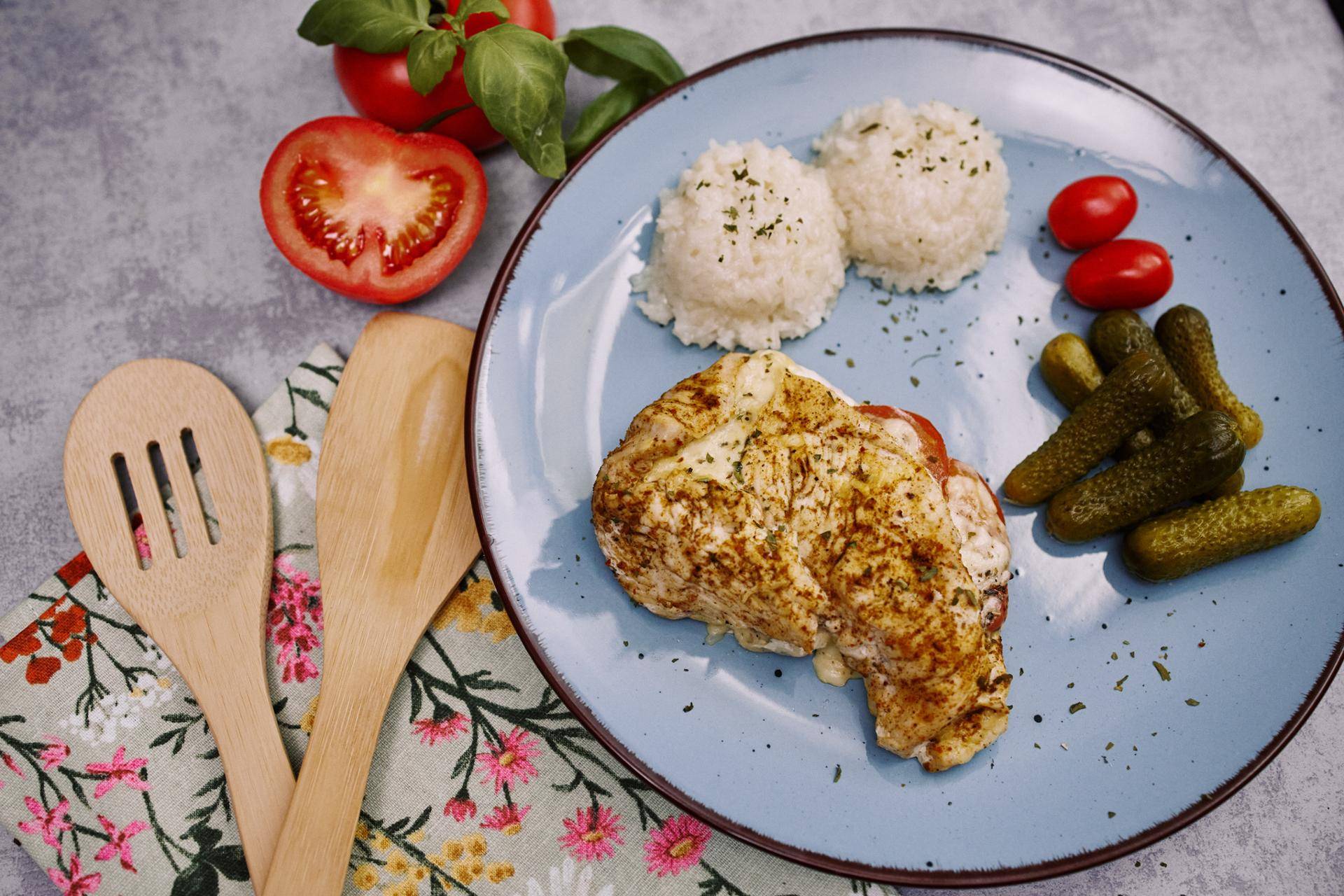Filet z kurczaka z pomidorami i mozzarellą wg Elżbiety Bogusz - przepisy Cook4Me | Tefal
