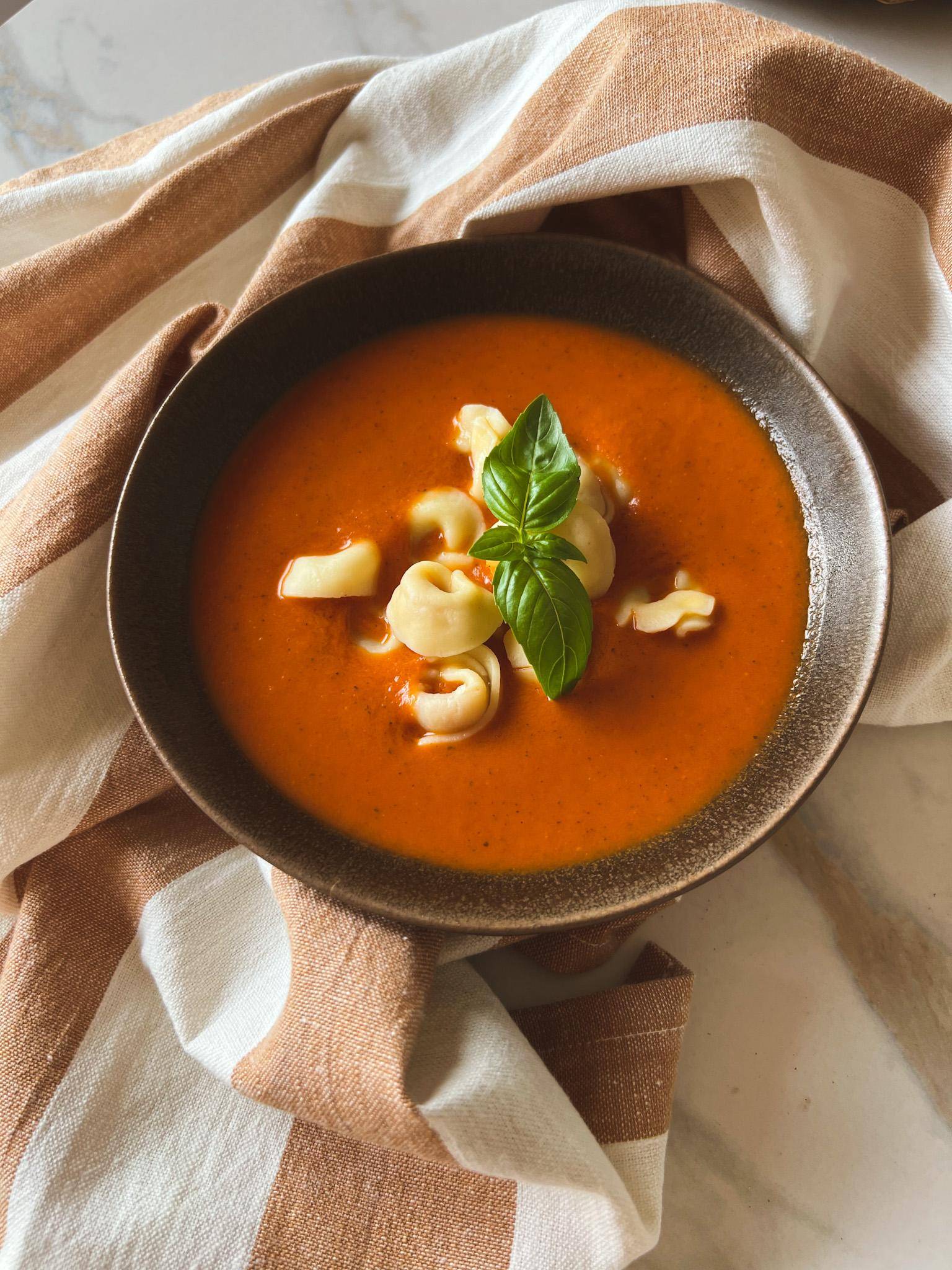 Zupa pomidorowa z cukinią wg Pati - przepisy Cook4Me | Tefal