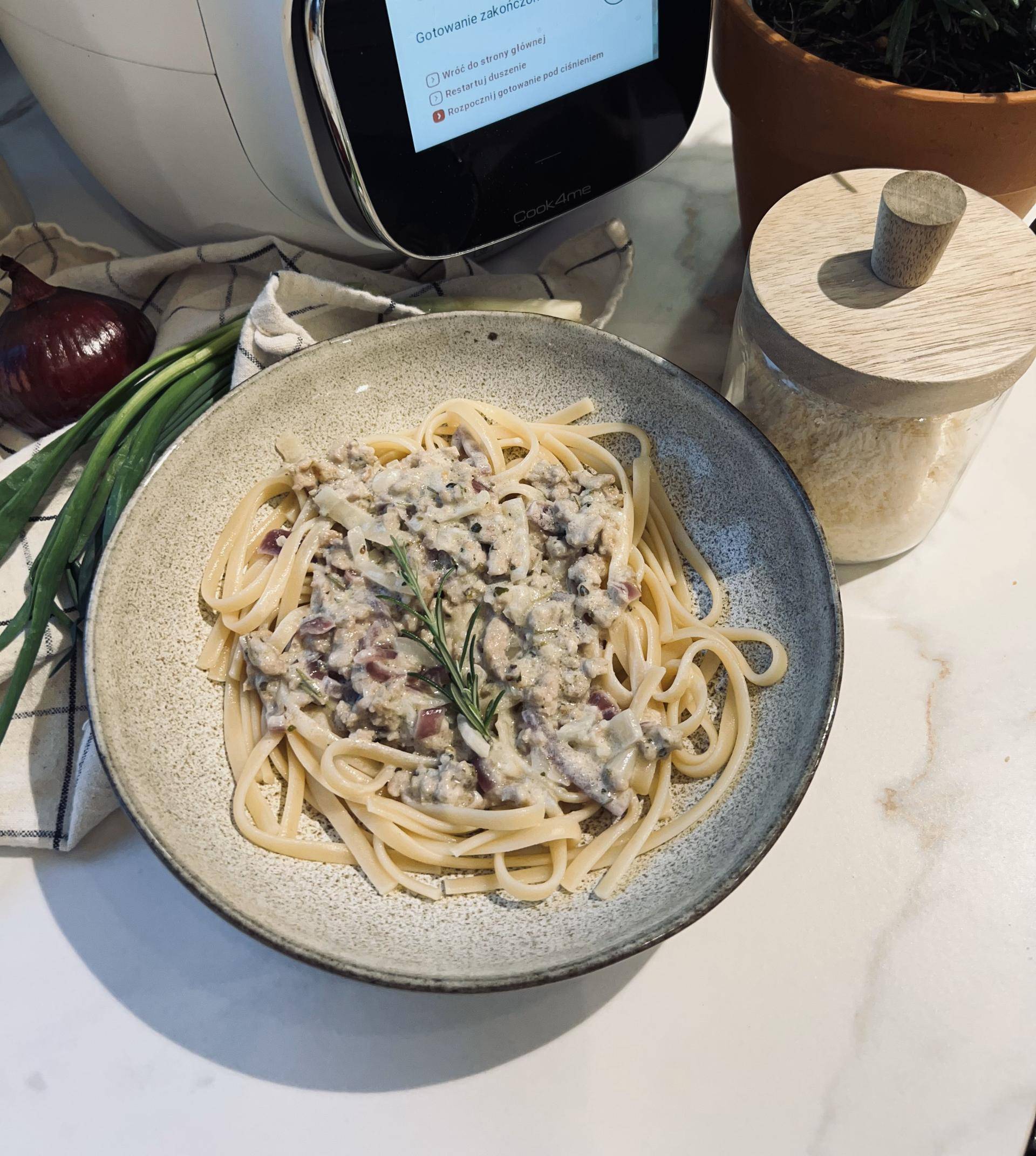 Makaron linguine z mięsem mielonym i cebulą - przepisy Cookeo V3 | Tefal