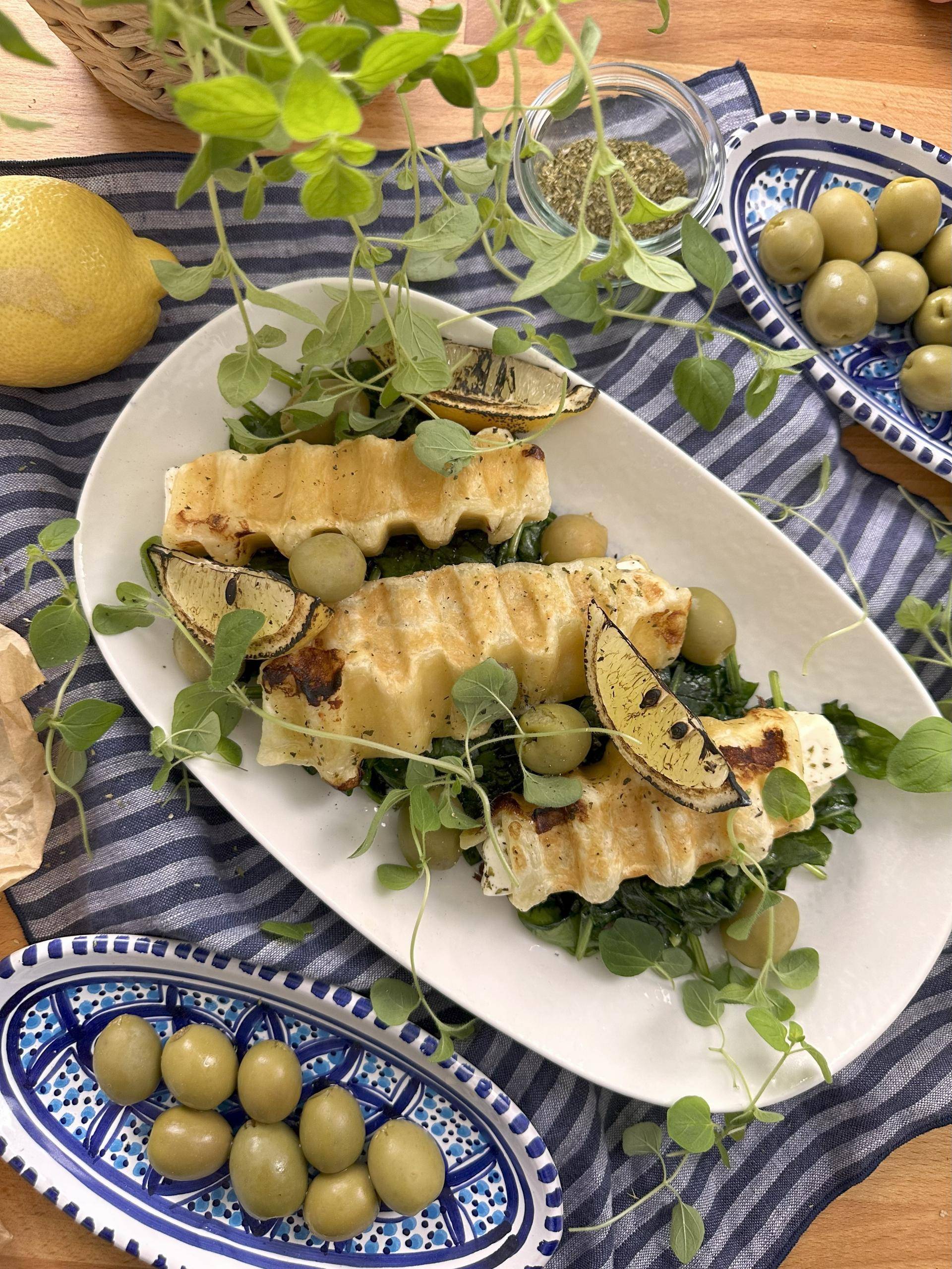 Spanakopita – grillowany ser feta w cieście francuskim z blanszowanym szpinakiem - przepisy OptiGrill XL | Tefal