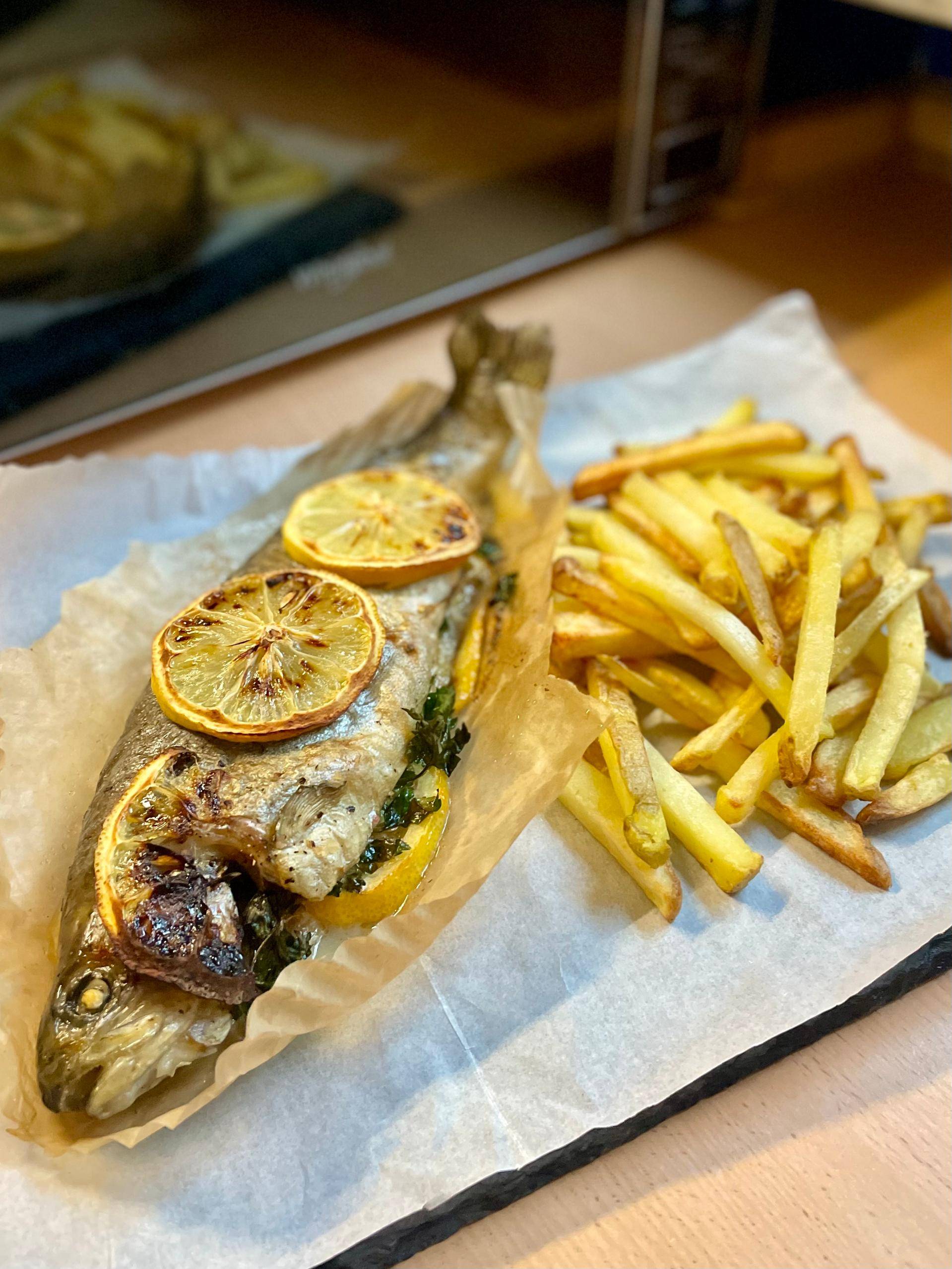 Pstrąg pieczony z cytryną - przepisy Dual EasyFry&Grill | Tefal