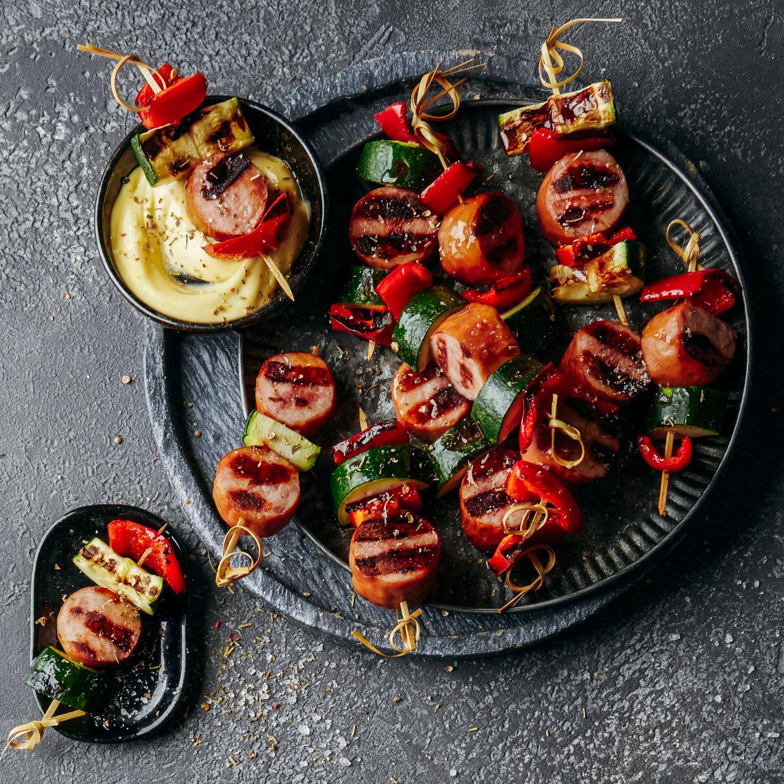 Szaszłyki z kiełbasą i cukinią - przepisy OptiGrill 4in1 | Tefal