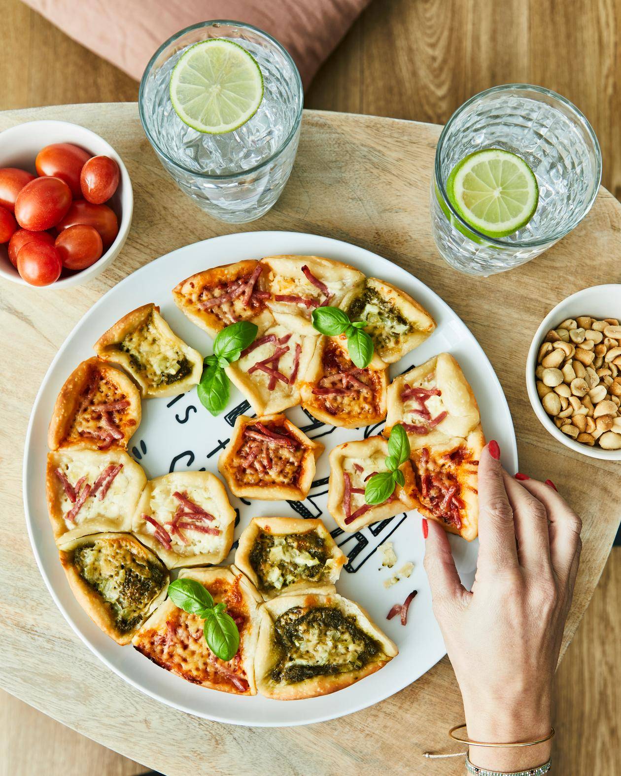 Mini pizze na imprezę - przepisy Easy Fry XL Surface | Tefal