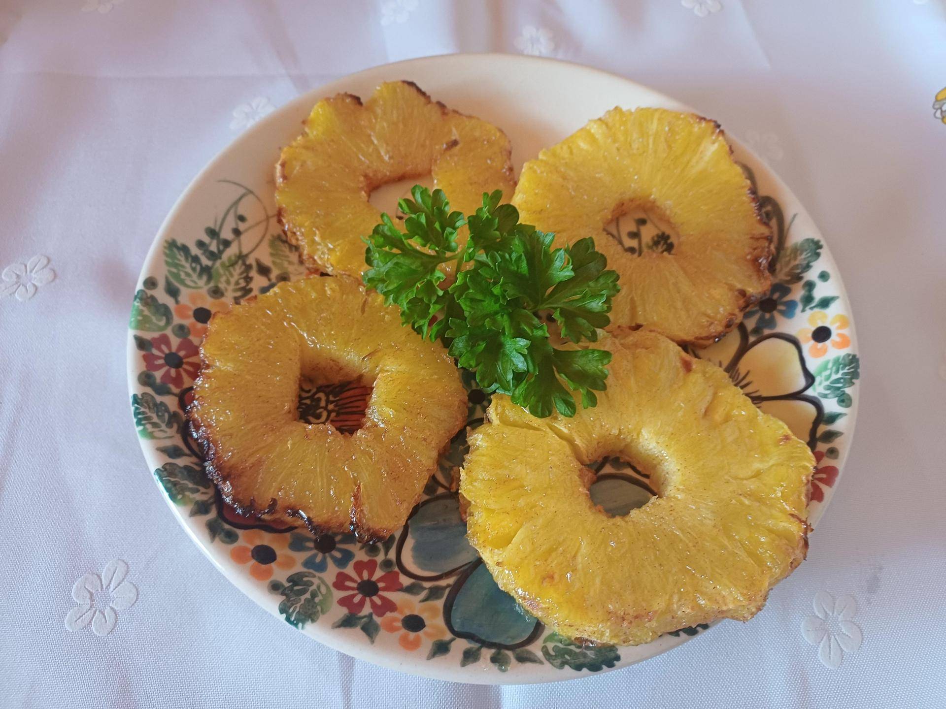 Grillowany ananas w glazurze miodowo-cynamonowej - przepisy Cook4Me | Tefal