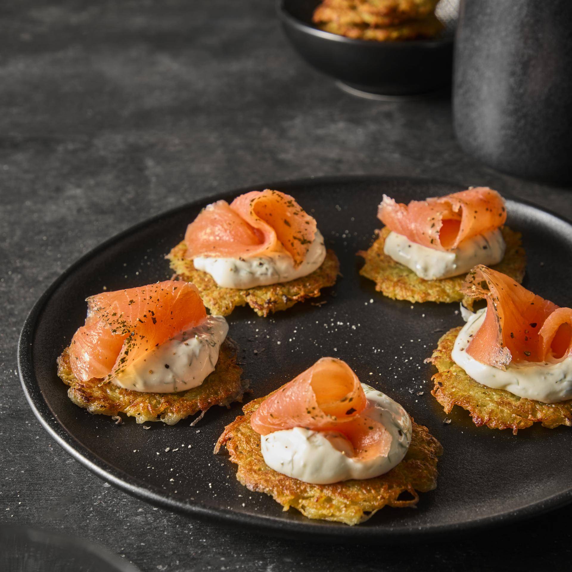 Holenderskie mininaleśniki z łososiem (Poffertjes) - przepisy Patelnie i Garnki | Tefal