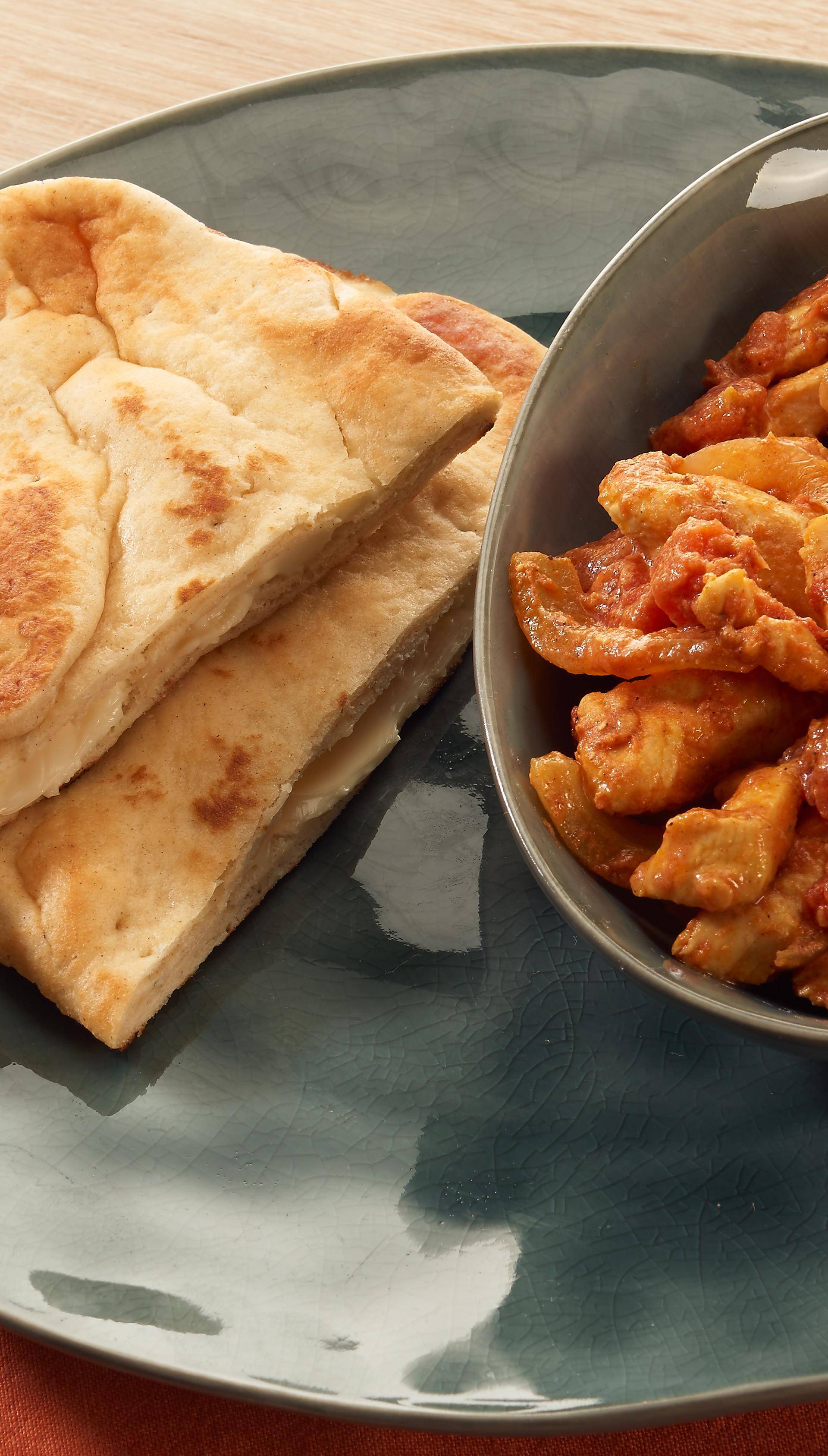 Naan z serem i indyk z garam masala - przepisy Patelnie i Garnki | Tefal