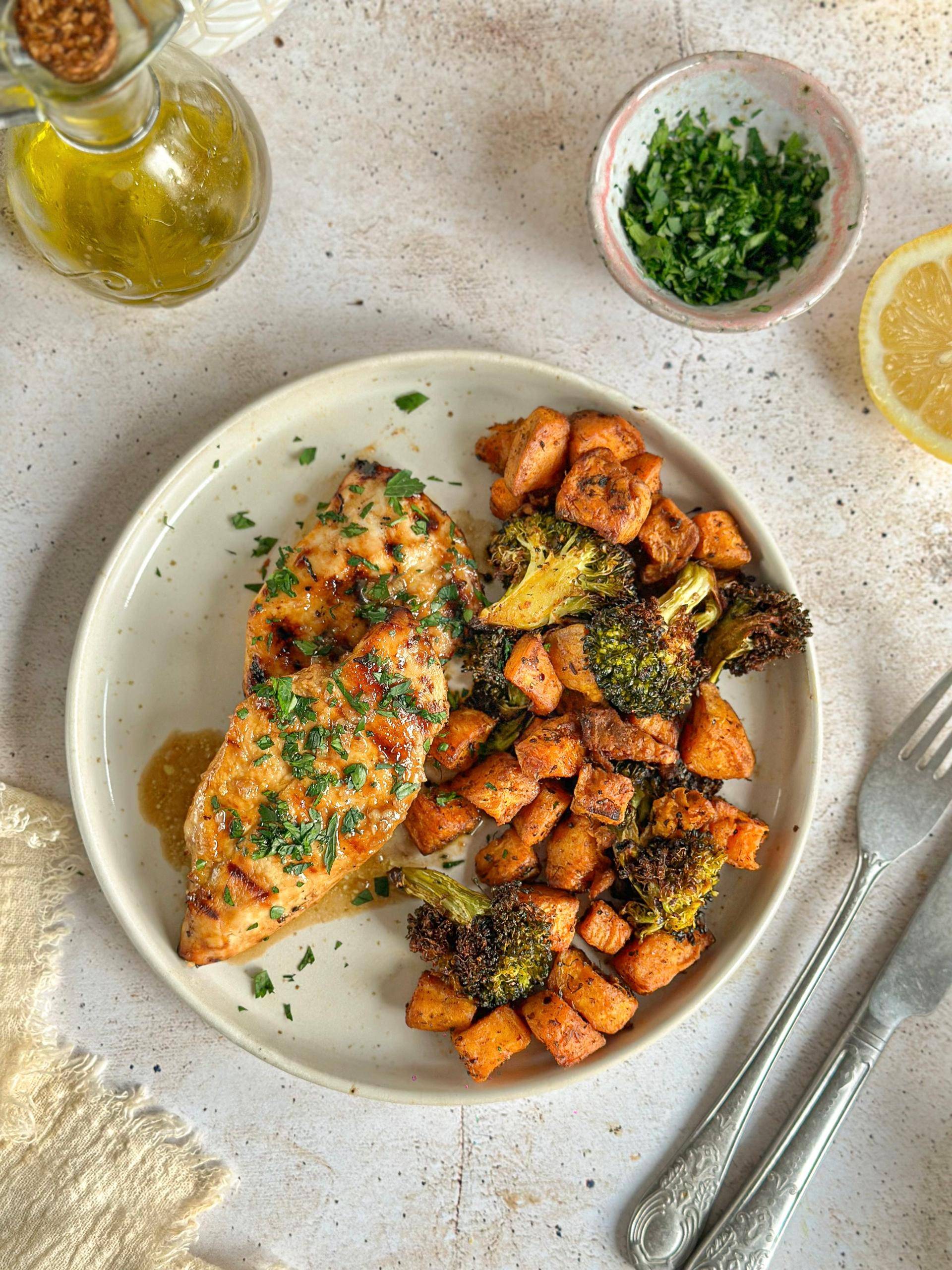 Aromatyczny kurczak i pieczone warzywa - przepisy EASY FRY & GRILL 2 in 1 MECHANICAL | Tefal