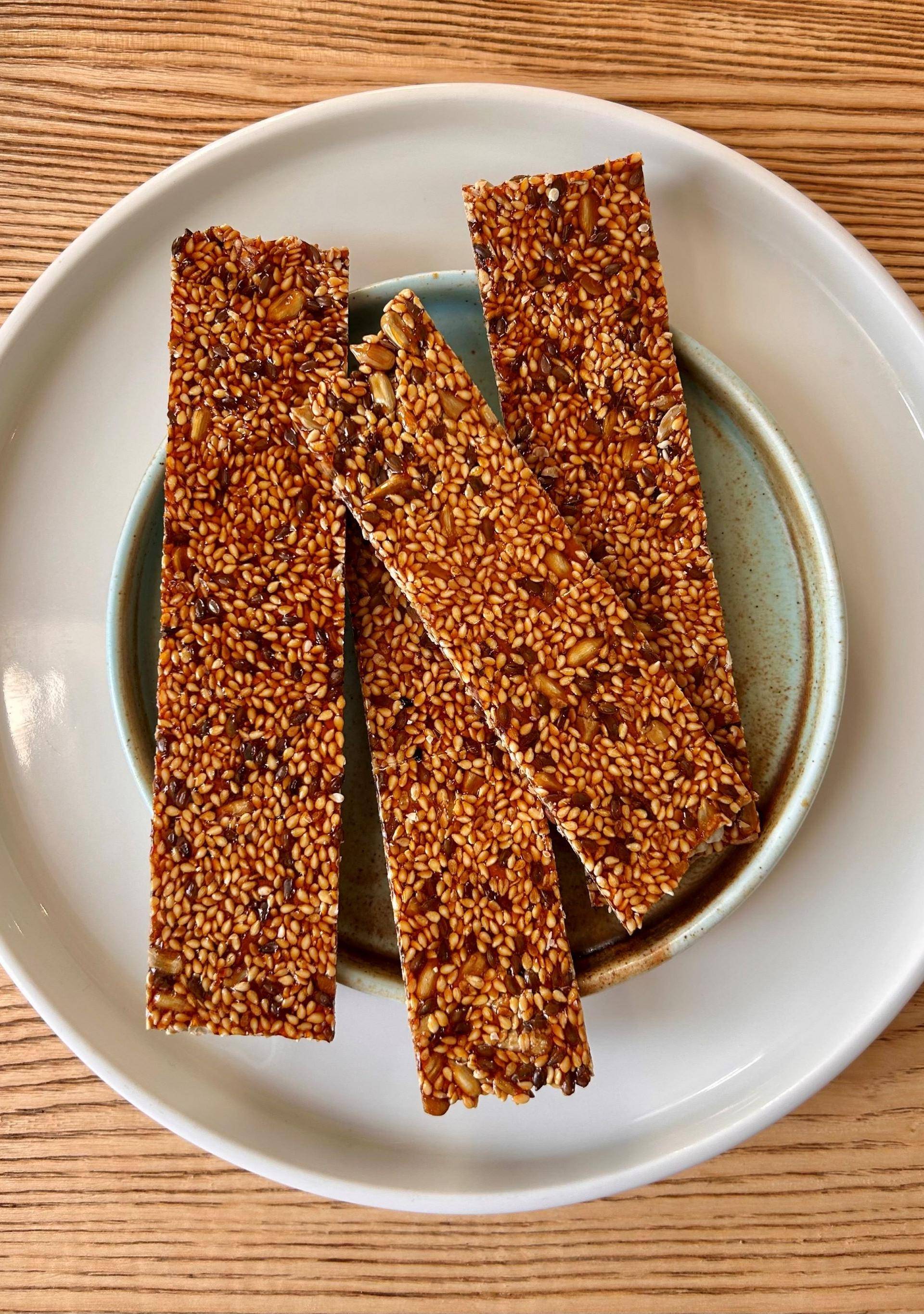 Domowe sezamki z siemieniem lnianym i słonecznikiem - przepisy Cook4Me | Tefal