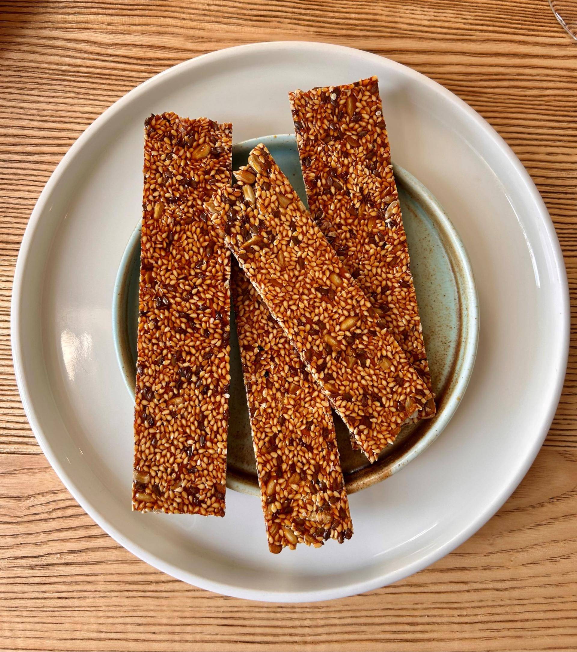 Domowe sezamki z siemieniem lnianym i słonecznikiem - przepisy Cook4Me | Tefal