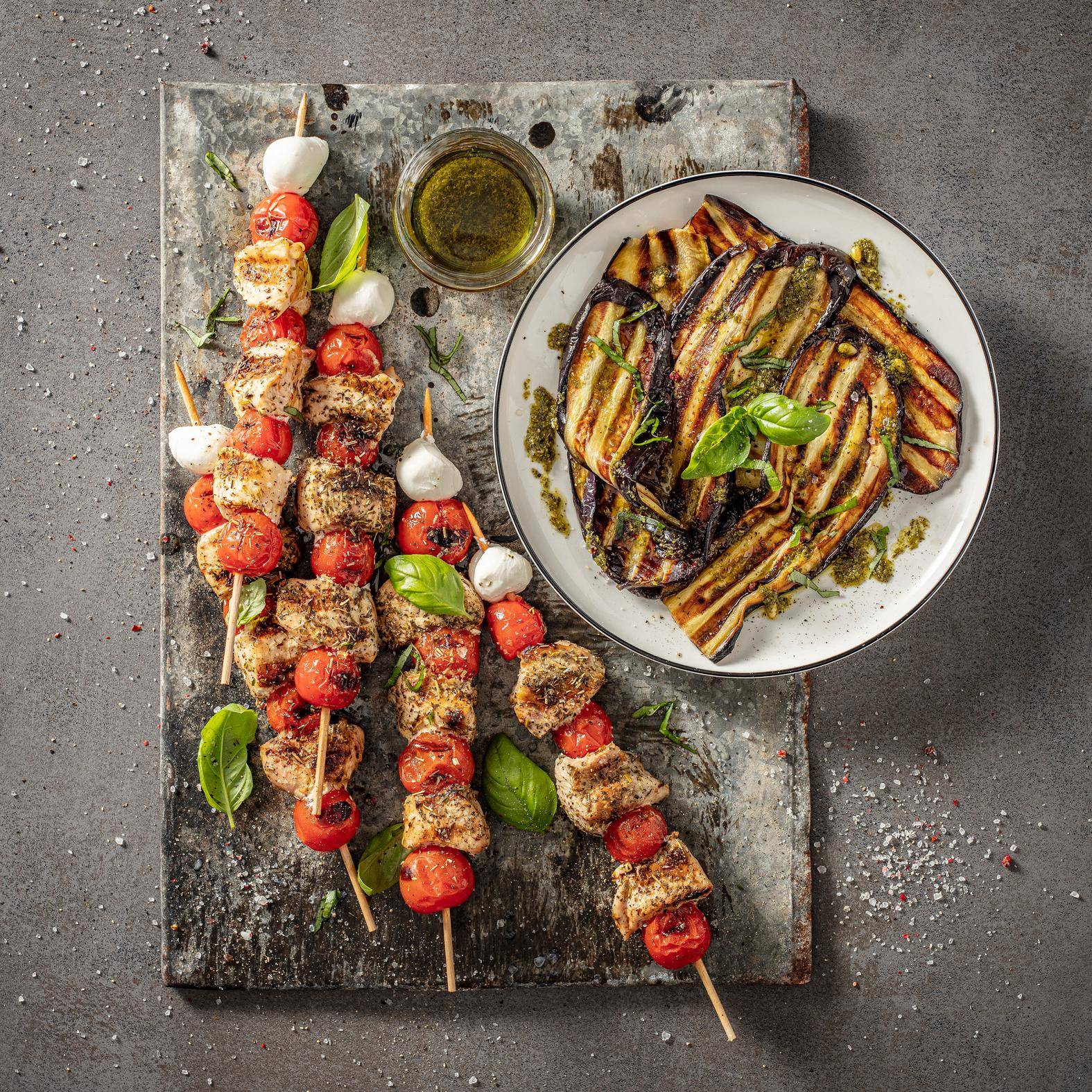 Szaszłyki drobiowe caprese z grillowanym bakłażanem - przepisy OptiGrill 2in1 | Tefal