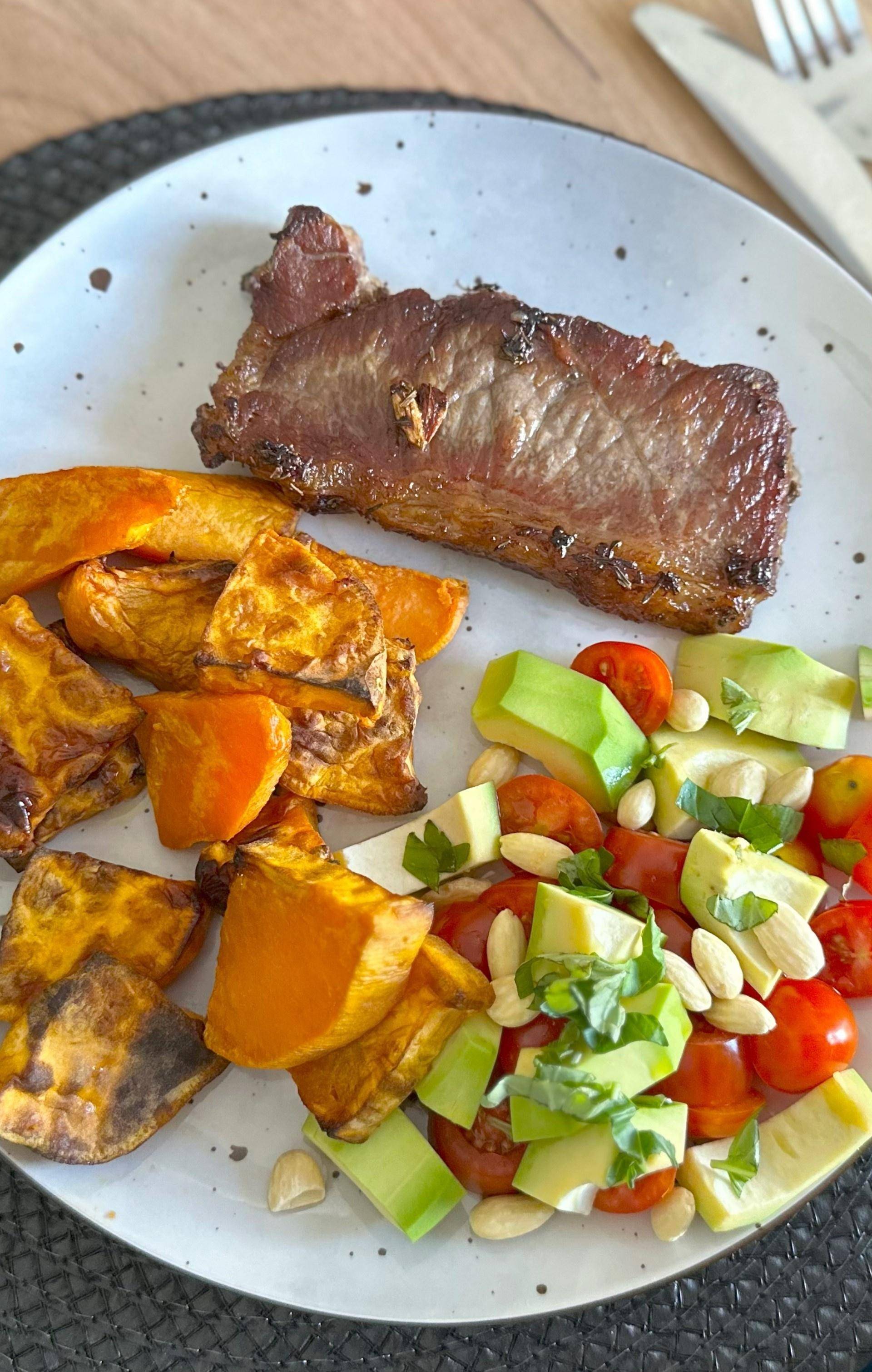 Stek z grilla z pieczonymi pomidorami - przepisy Dual EasyFry&Grill | Tefal