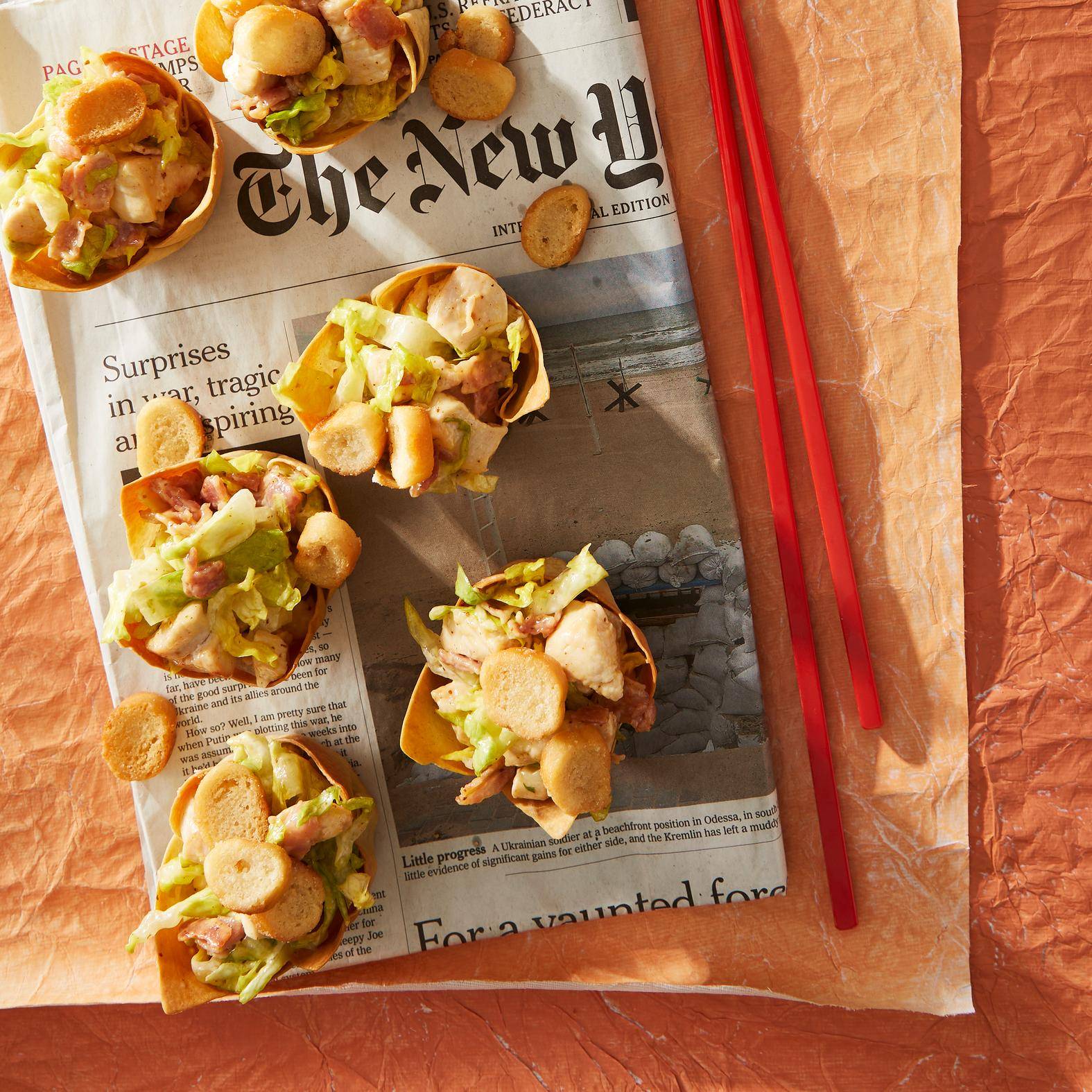 Koszyczki z ciasta wonton z sałatką a'la cezar - przepisy Cake Factory | Tefal