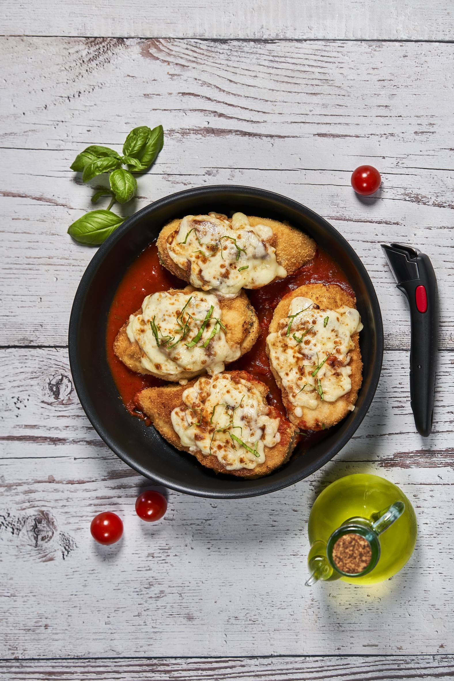 Kurczak w panierce z parmezanem - przepisy Patelnie i Garnki | Tefal