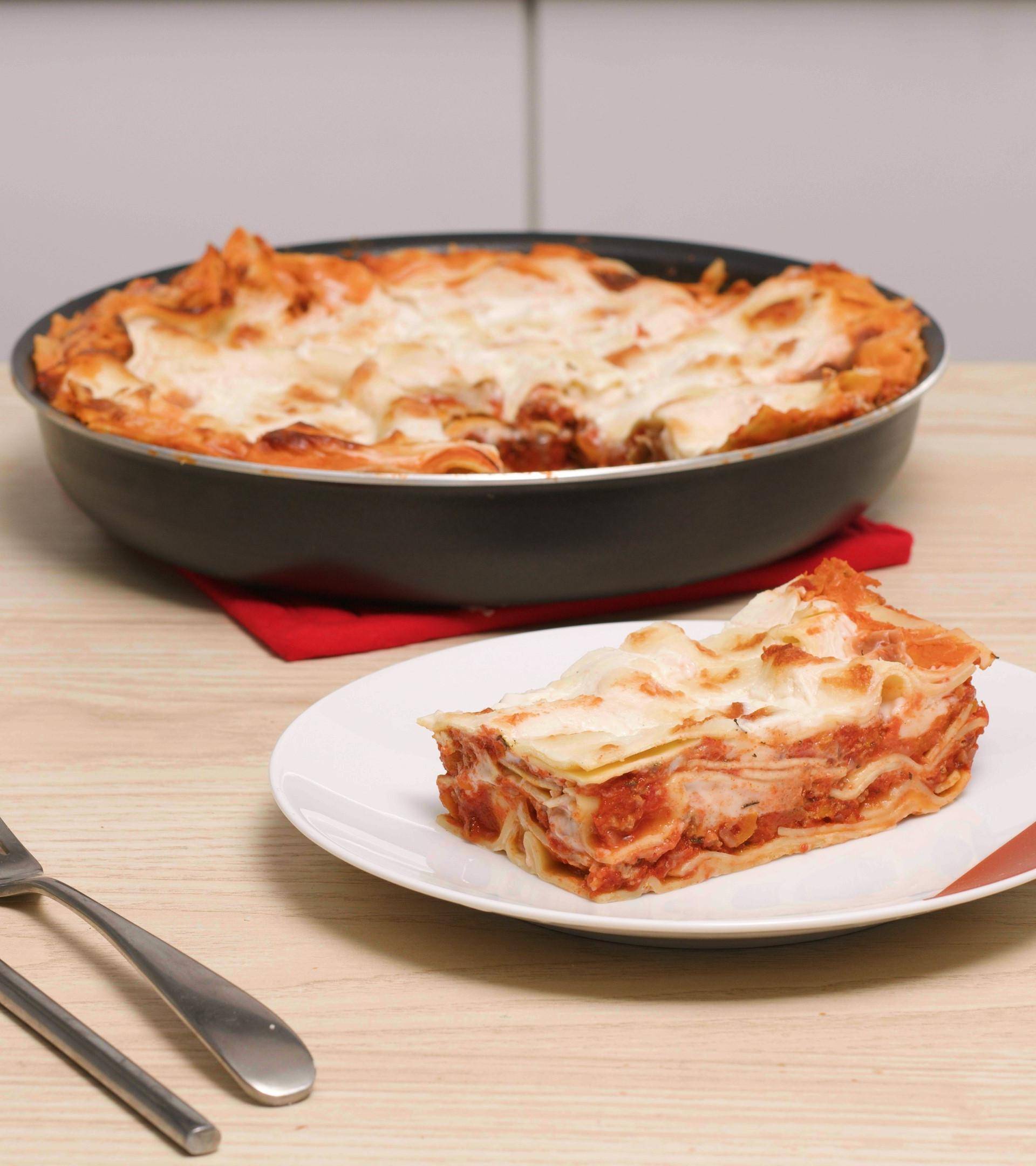 Lasagne z wołowiną, sosem pomidorowym i mozzarellą - przepisy Patelnie i Garnki | Tefal