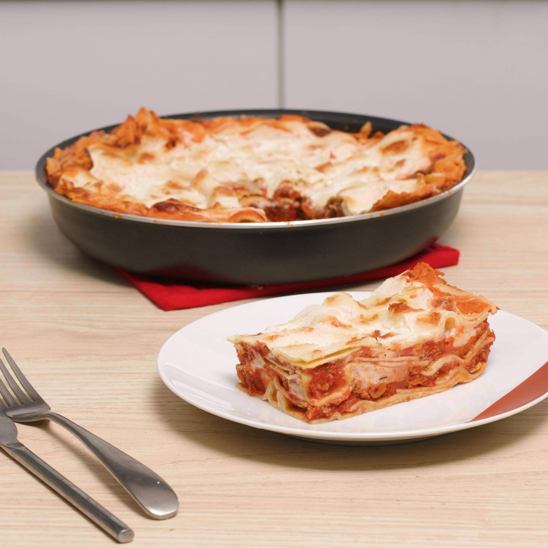 Lasagne z wołowiną, sosem pomidorowym i mozzarellą - przepisy Patelnie i Garnki | Tefal