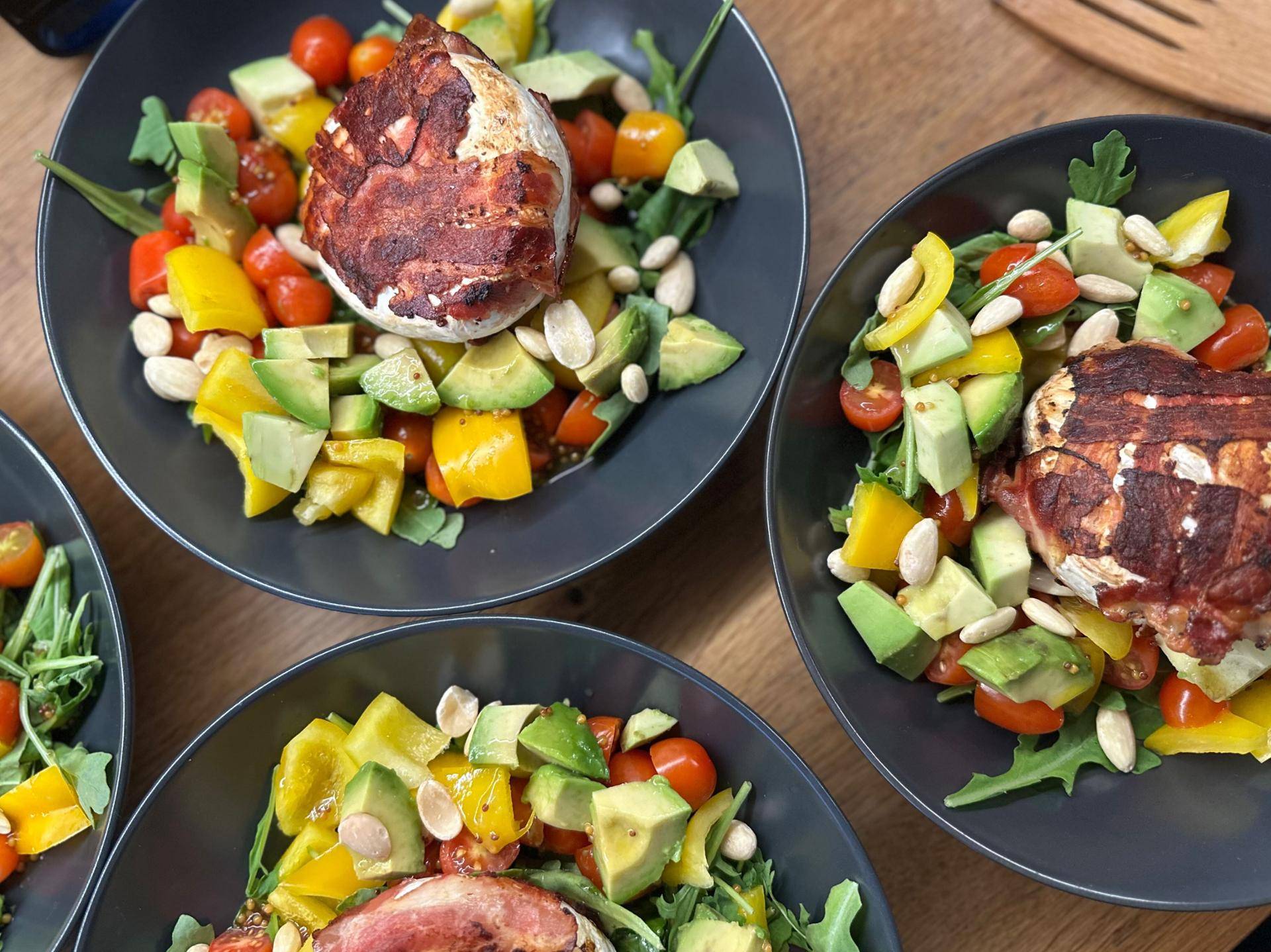 Sałatka ze smażonym camembertem - przepisy Cook4Me | Tefal