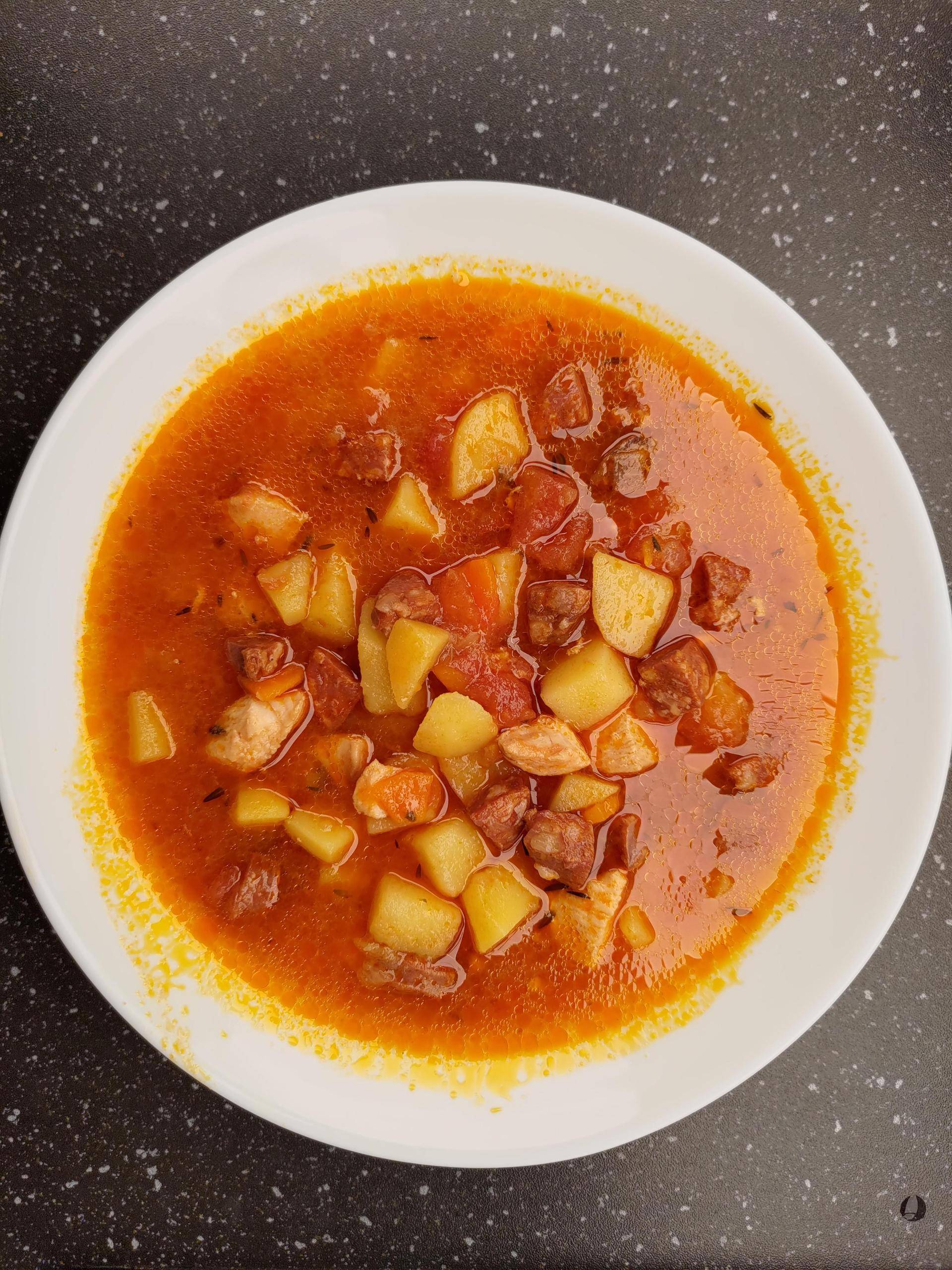 Pikantna zupa gulaszowa z kurczaka chorizo - przepisy Cookeo V3 | Tefal