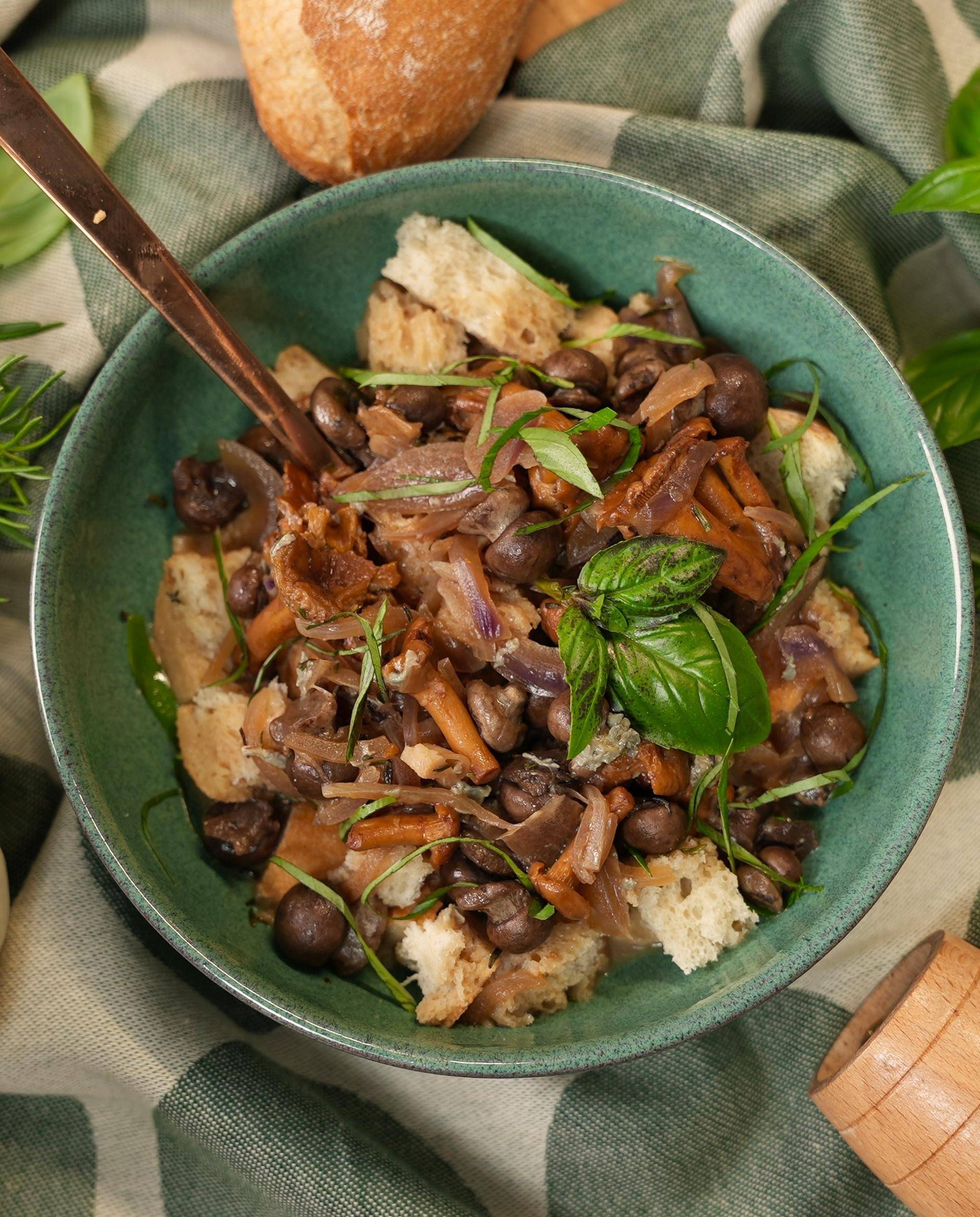 Duszone grzyby w winie z gorgonzolą - przepisy Cook4Me | Tefal