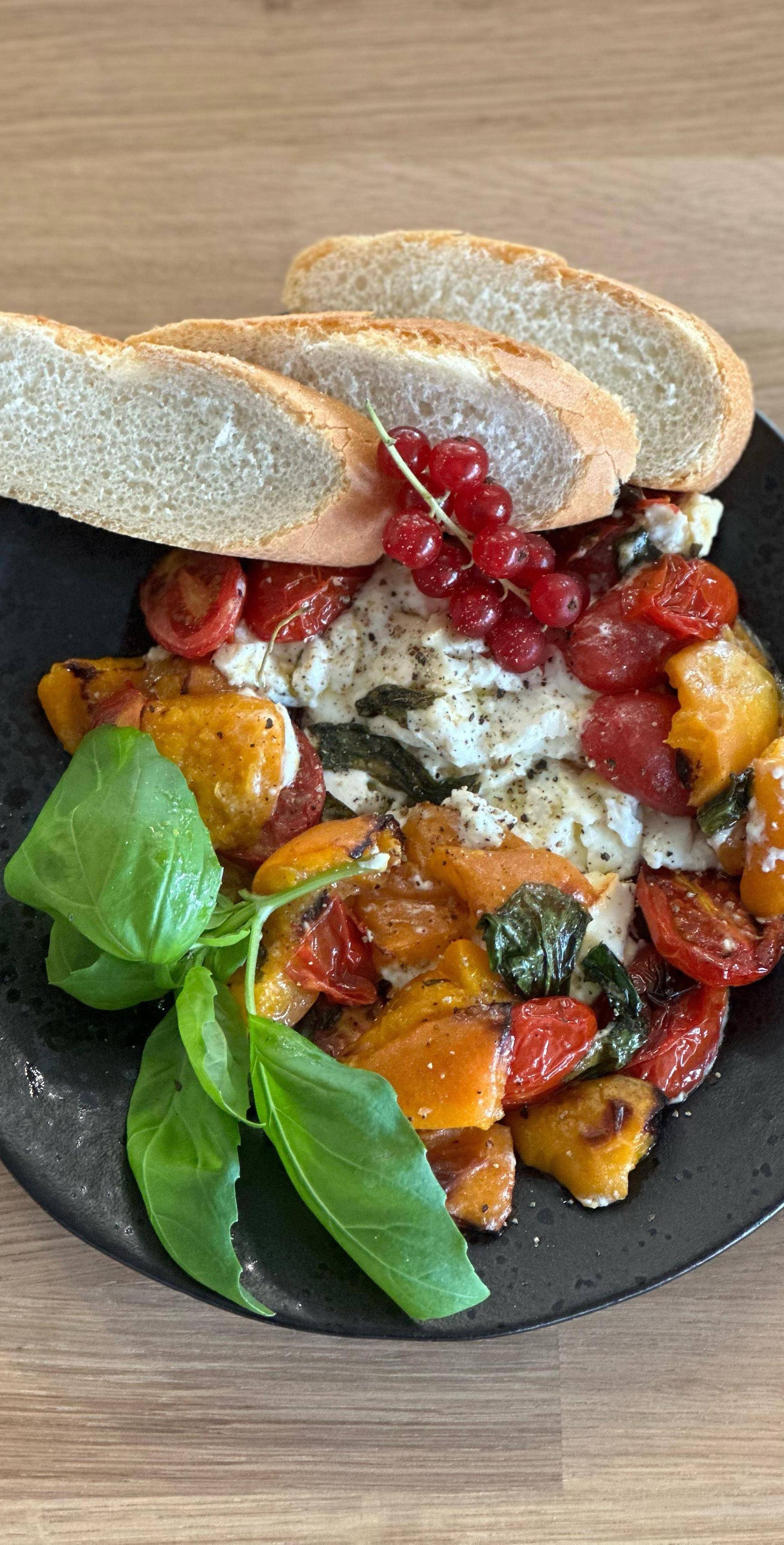 Feta zapiekana z pomidorkami i morelami - przepisy Cook4Me | Tefal