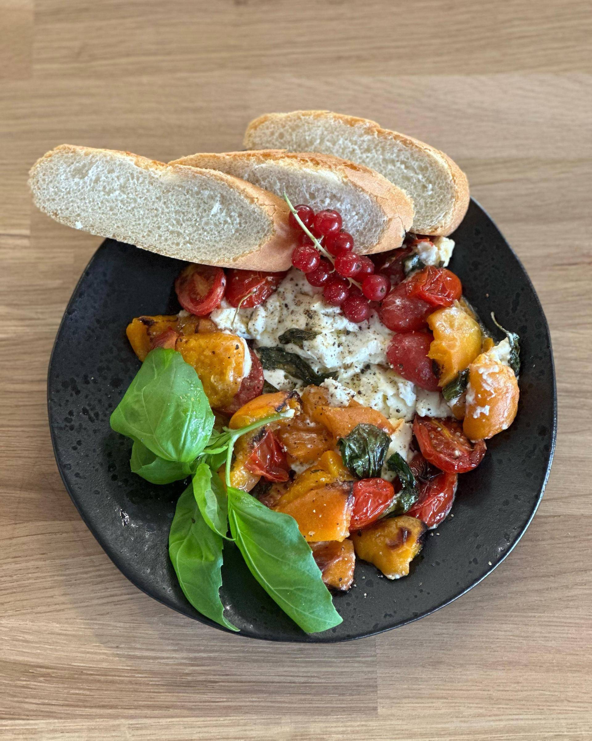 Feta zapiekana z pomidorkami i morelami - przepisy Cook4Me | Tefal