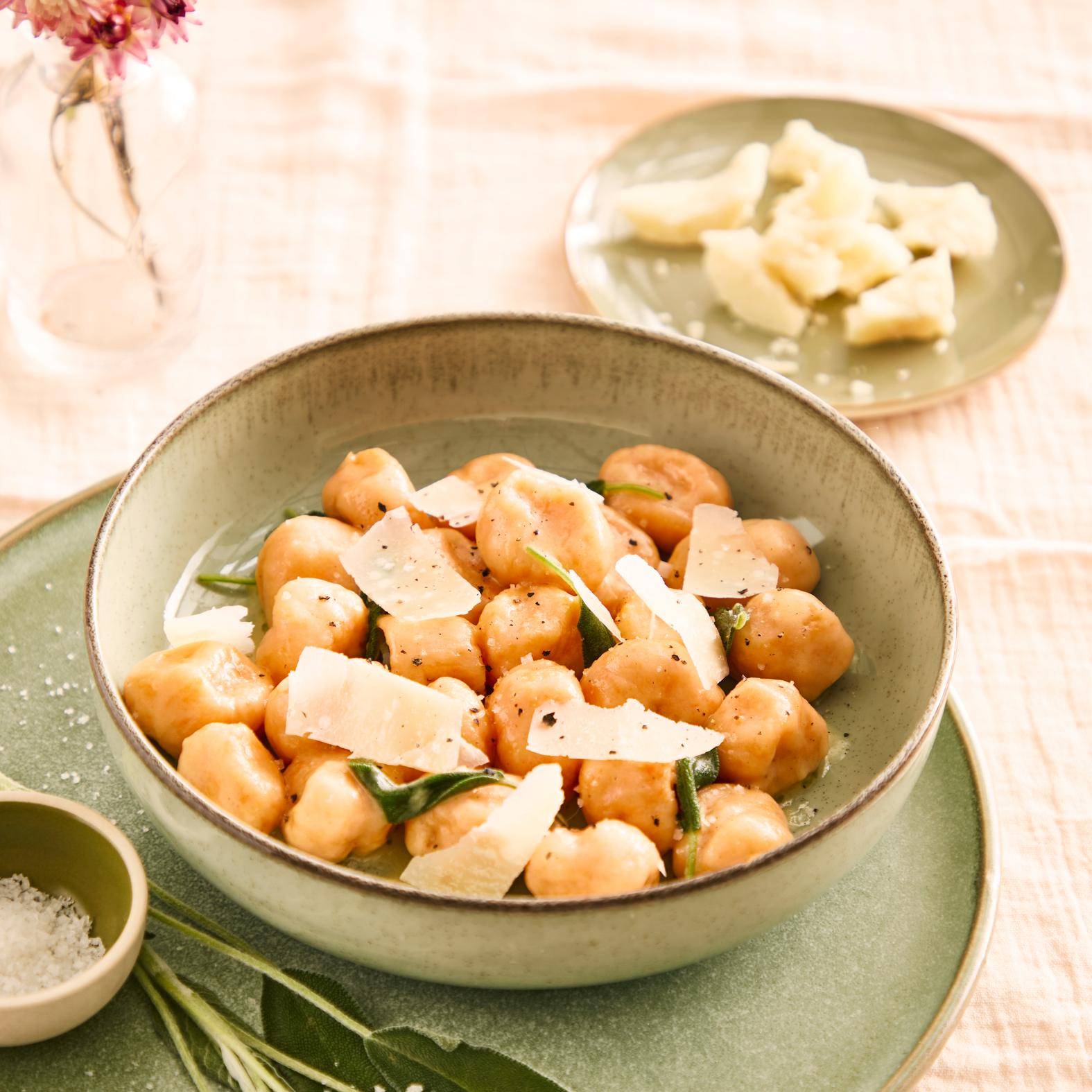 Gnocchi z batatów z masłem szałwiowym - przepisy Patelnie i Garnki | Tefal