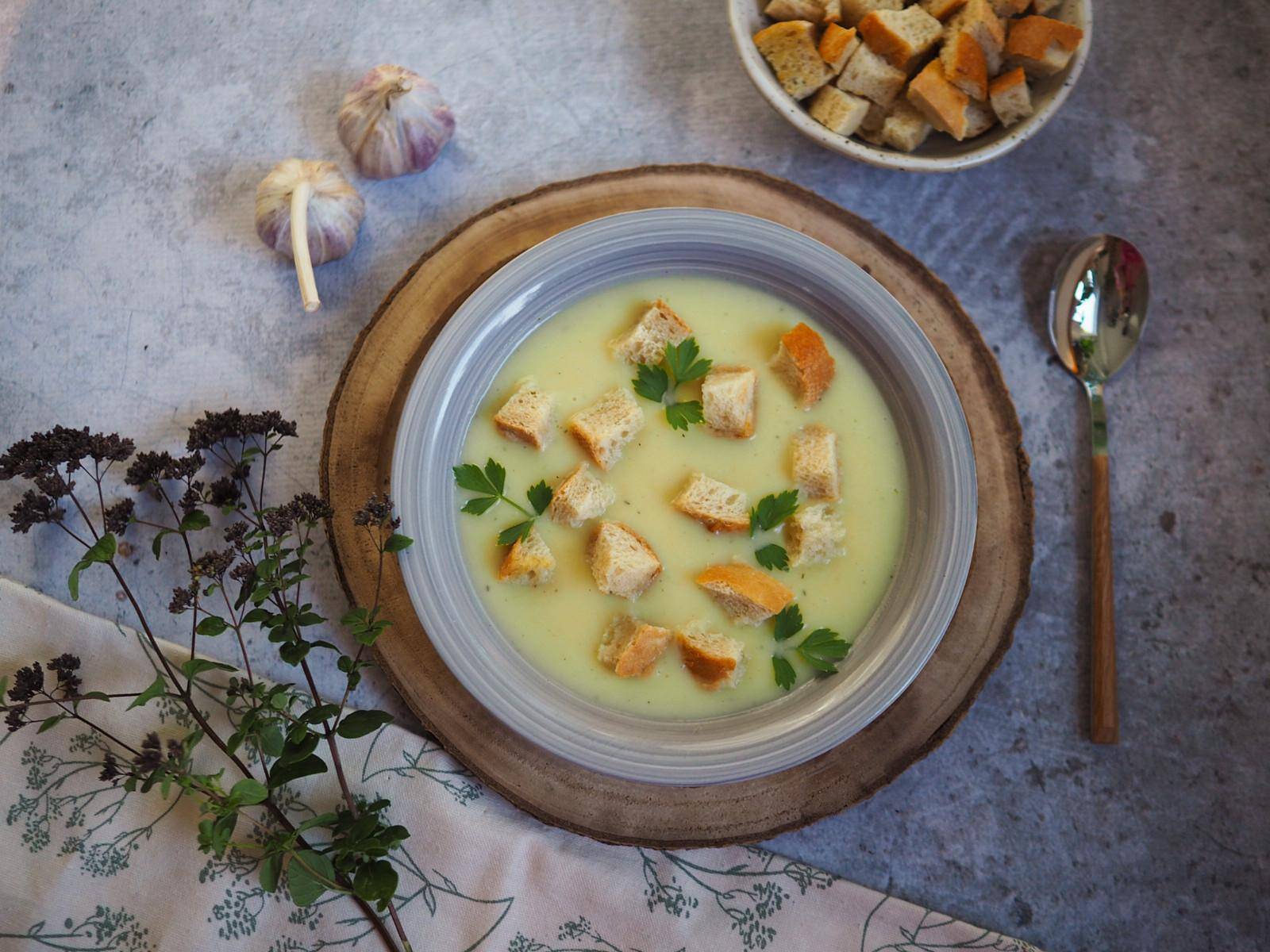 Zupa czosnkowa według Kiszki - przepisy Cook4Me | Tefal