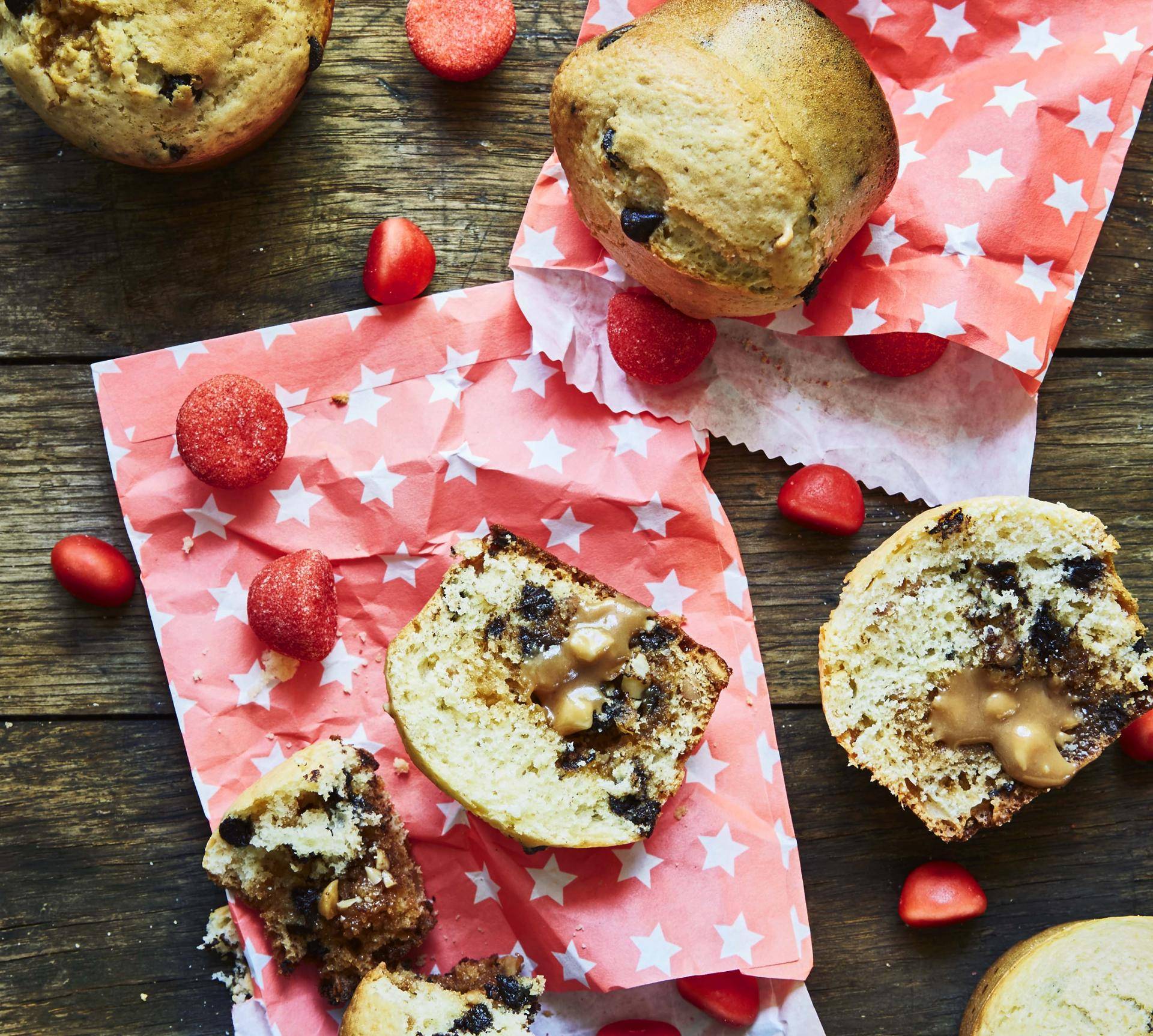 Wyśmienite muffiny z orzeszkami ziemnymi, karmelem i czekoladą - przepisy Cake Factory | Tefal