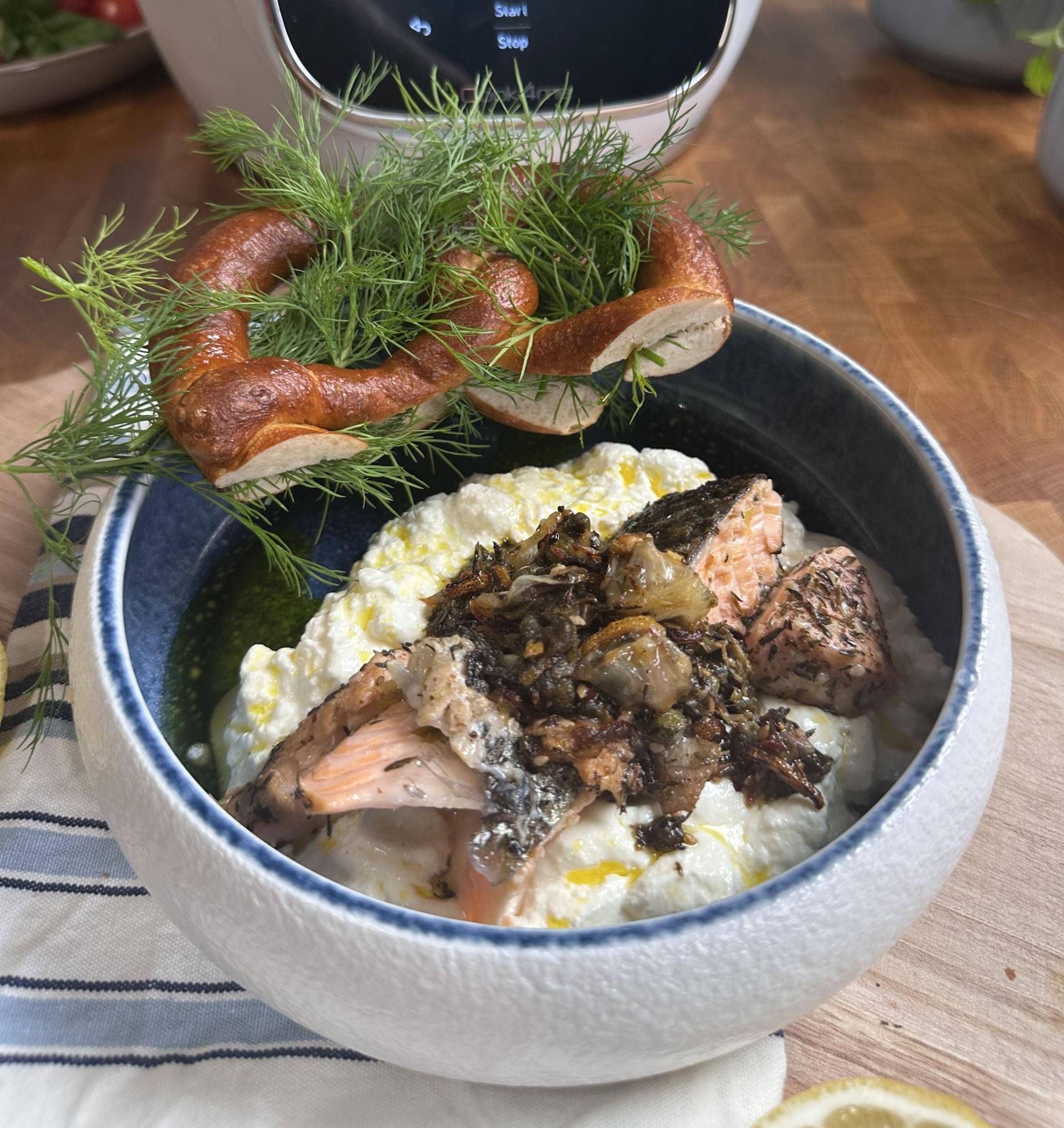 Śniadaniowy łosoś z zatarem na jogurcie - przepisy Cook4Me | Tefal