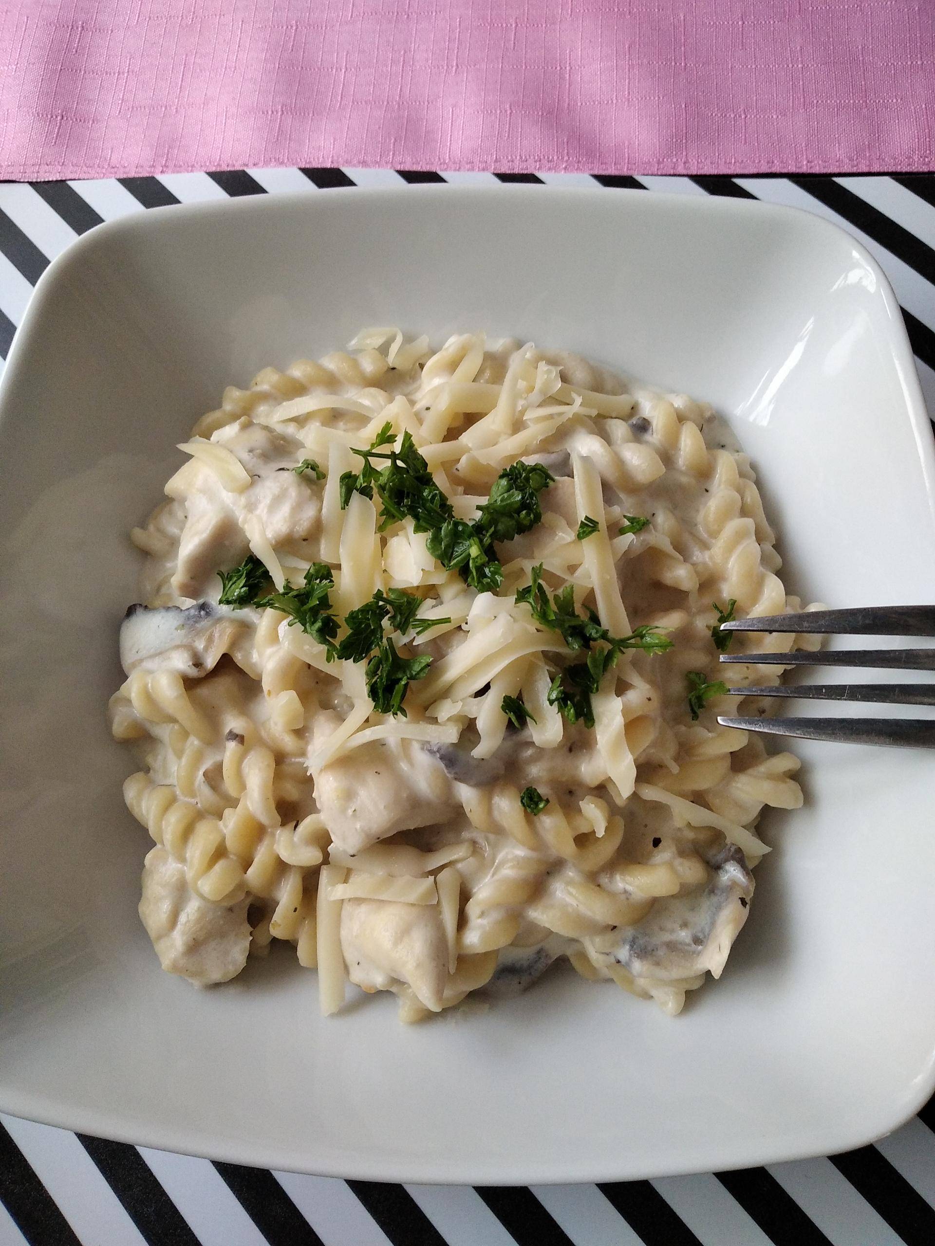 Makaron z kurczakiem i pieczarkami w sosie śmietanowym (wg Julii) - przepisy Cookeo V3 | Tefal