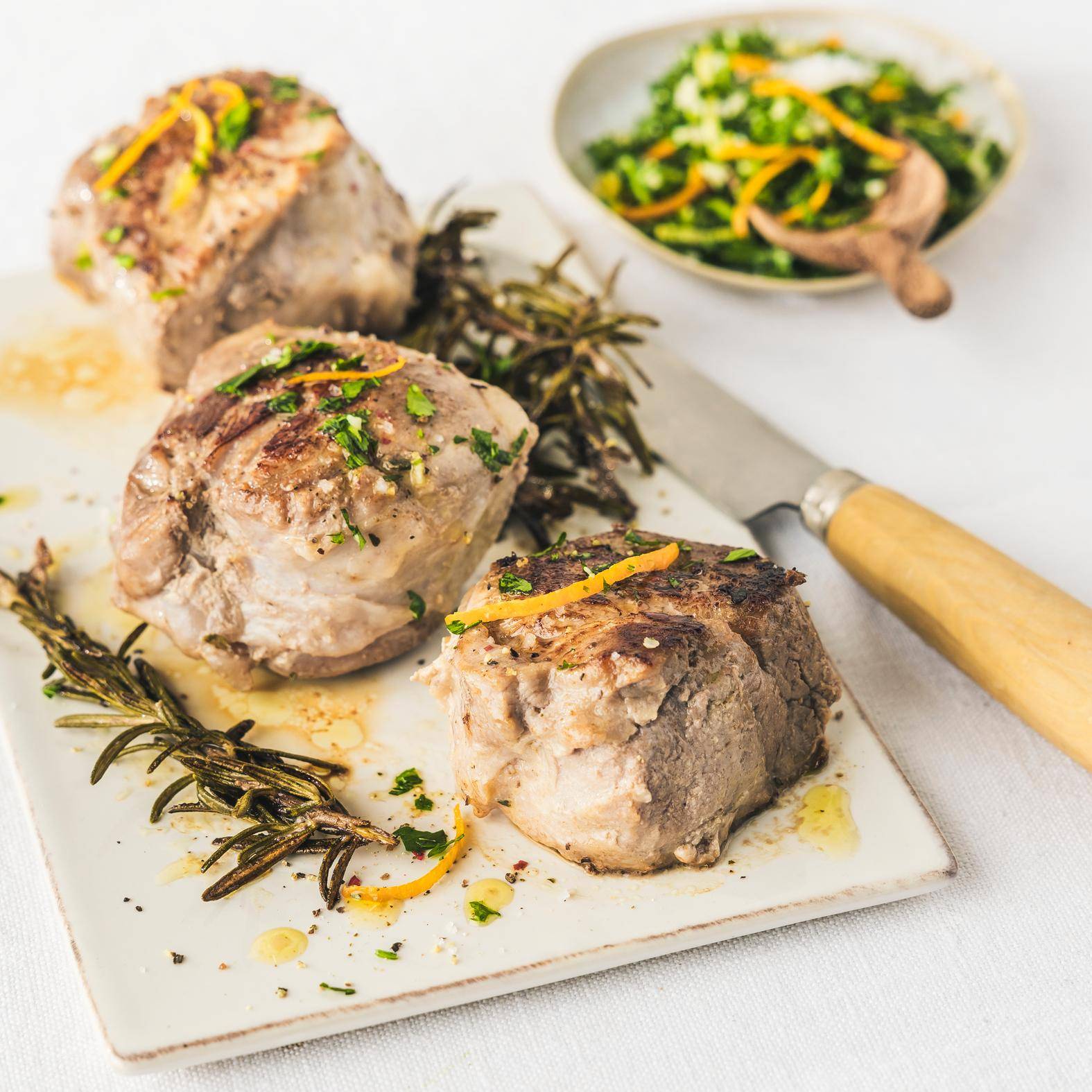 Polędwica wieprzowa sous-vide z gremolatą - przepisy undefined | Tefal