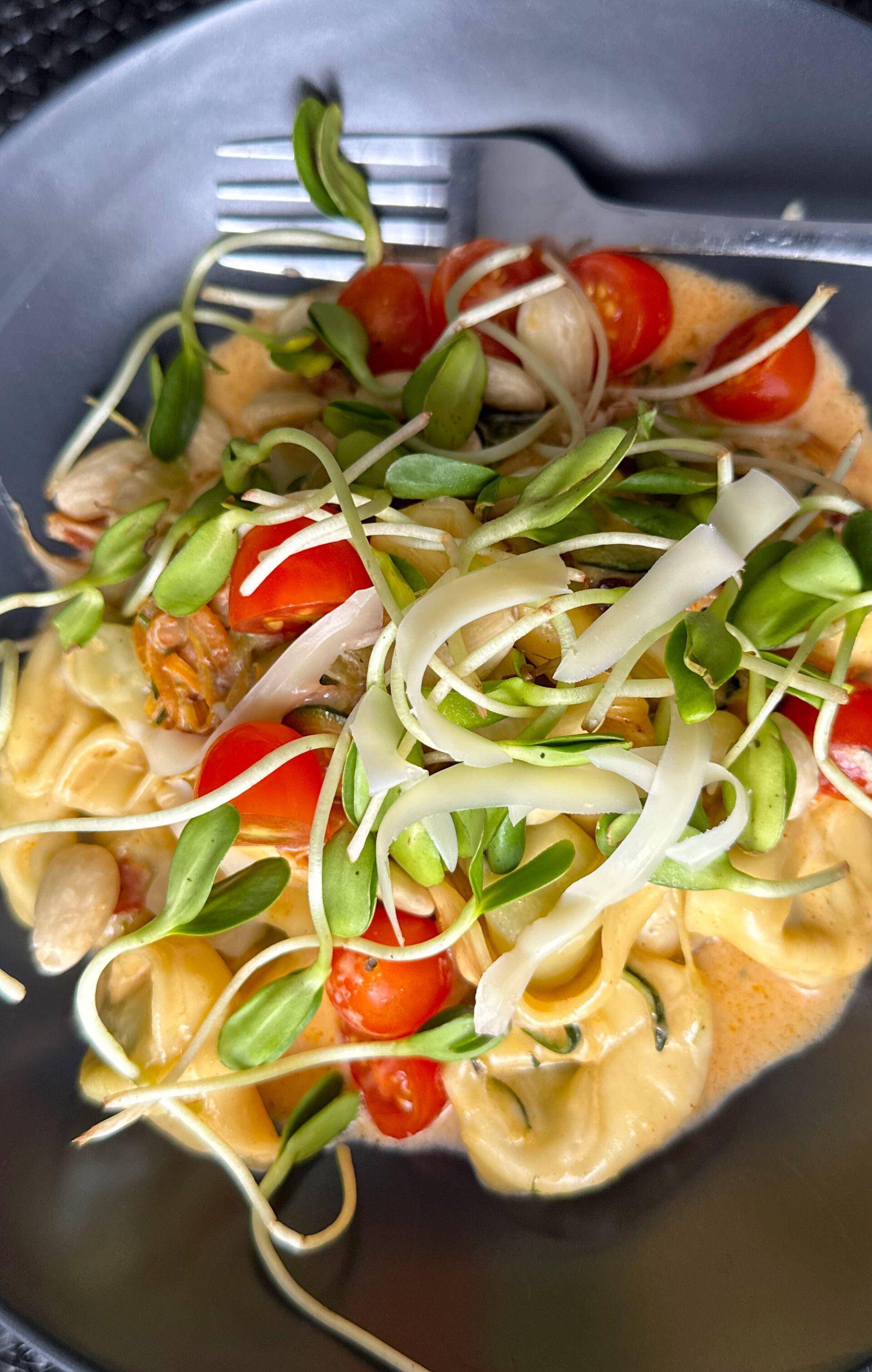 Tortellini z boczkiem i szpinakiem - przepisy Cook4Me | Tefal
