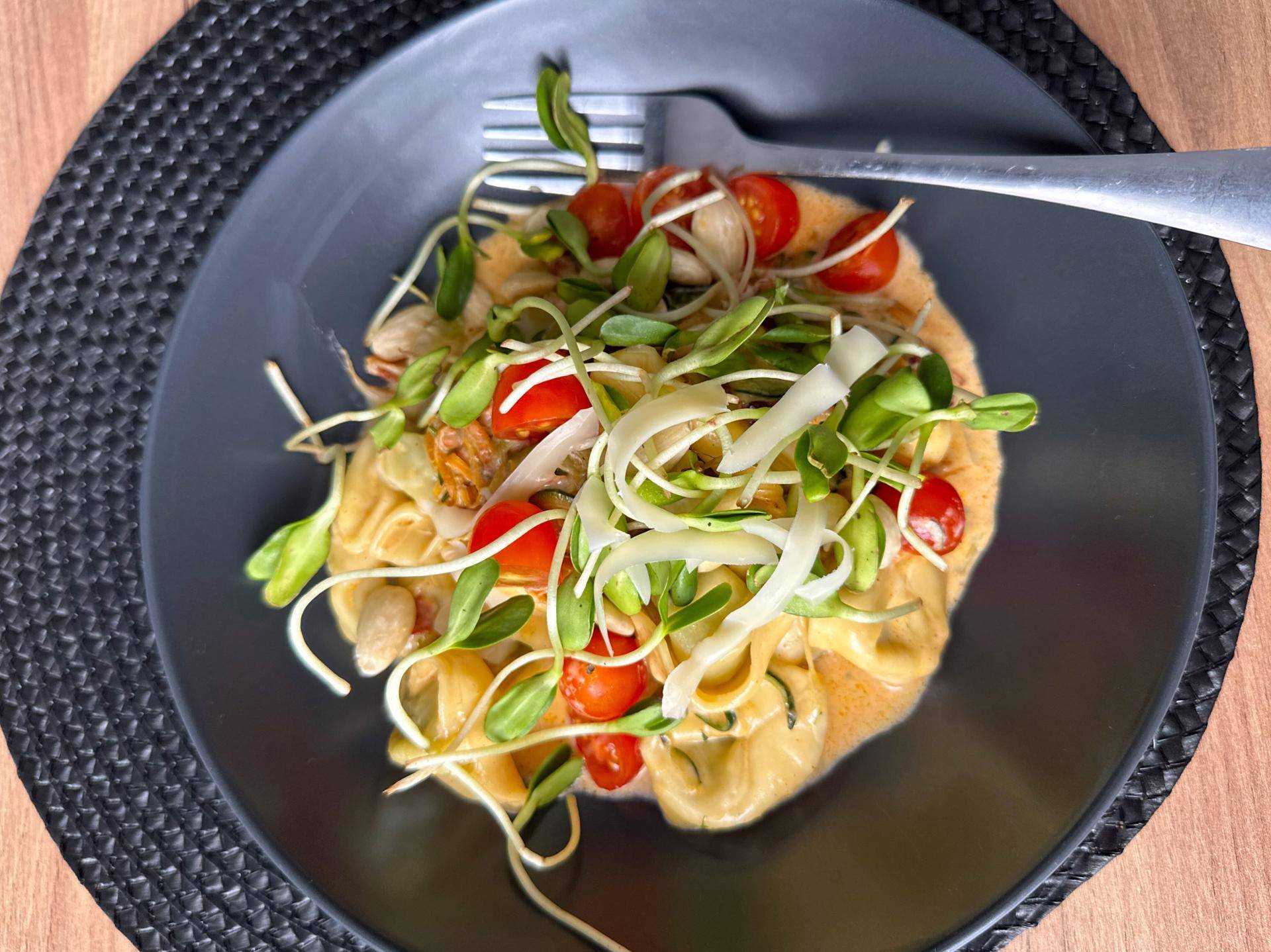 Tortellini w sosie z boczkiem - przepisy Cook4Me | Tefal