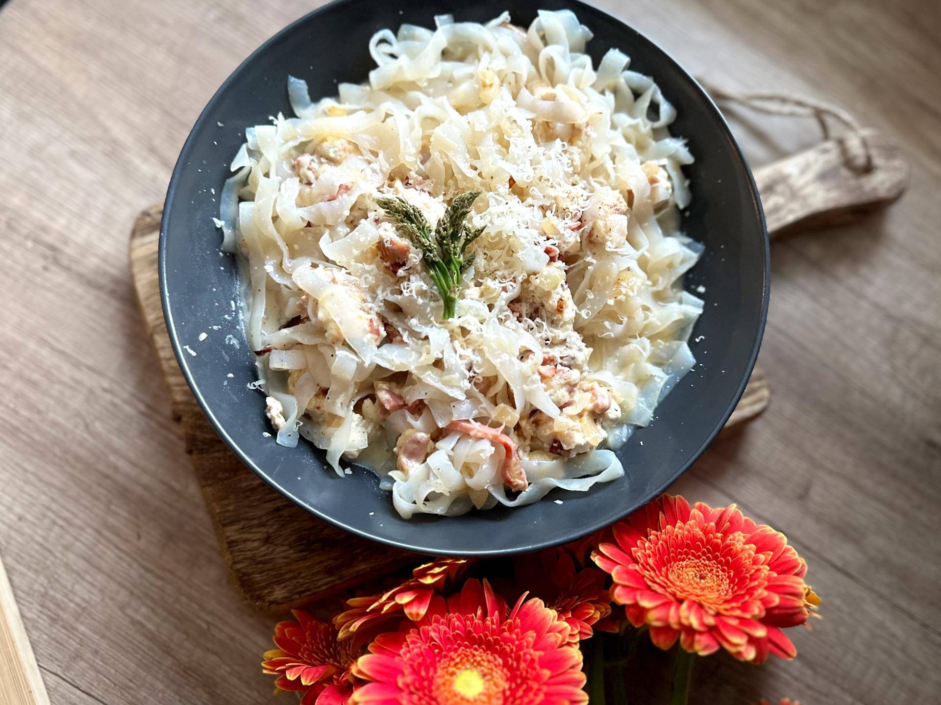 Makaron konjac z twarogiem i boczkiem - przepisy Cook4Me | Tefal