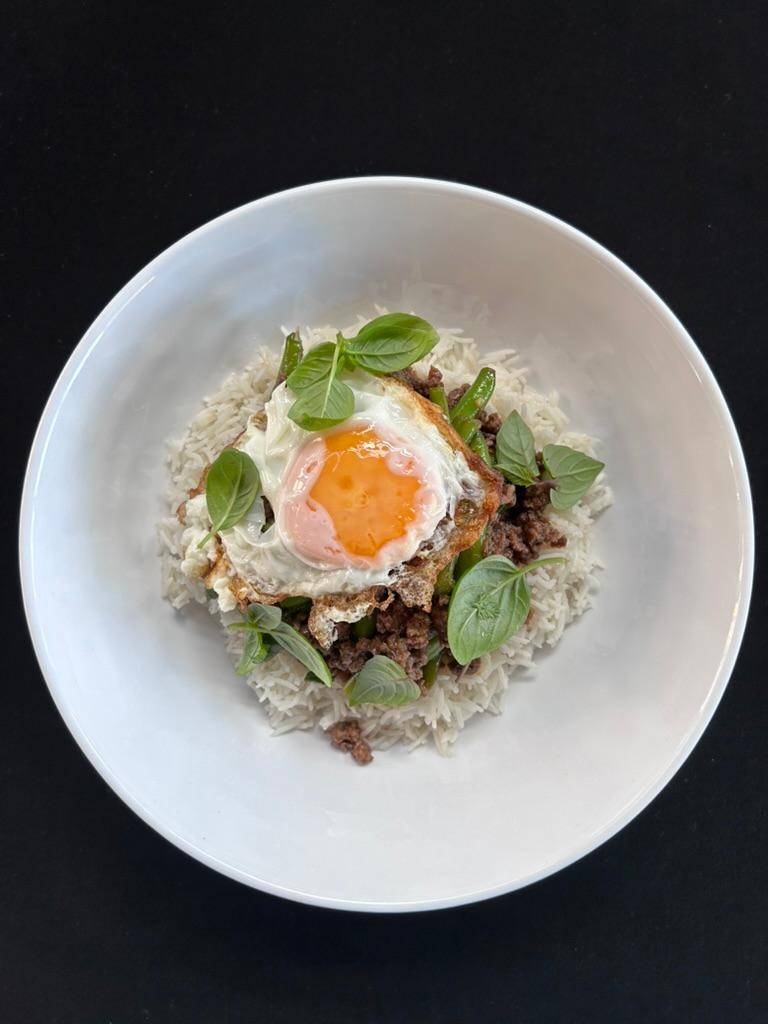 Pad Kra Pao (smażona wołowina z tajską bazylią) - przepisy Cook4Me | Tefal