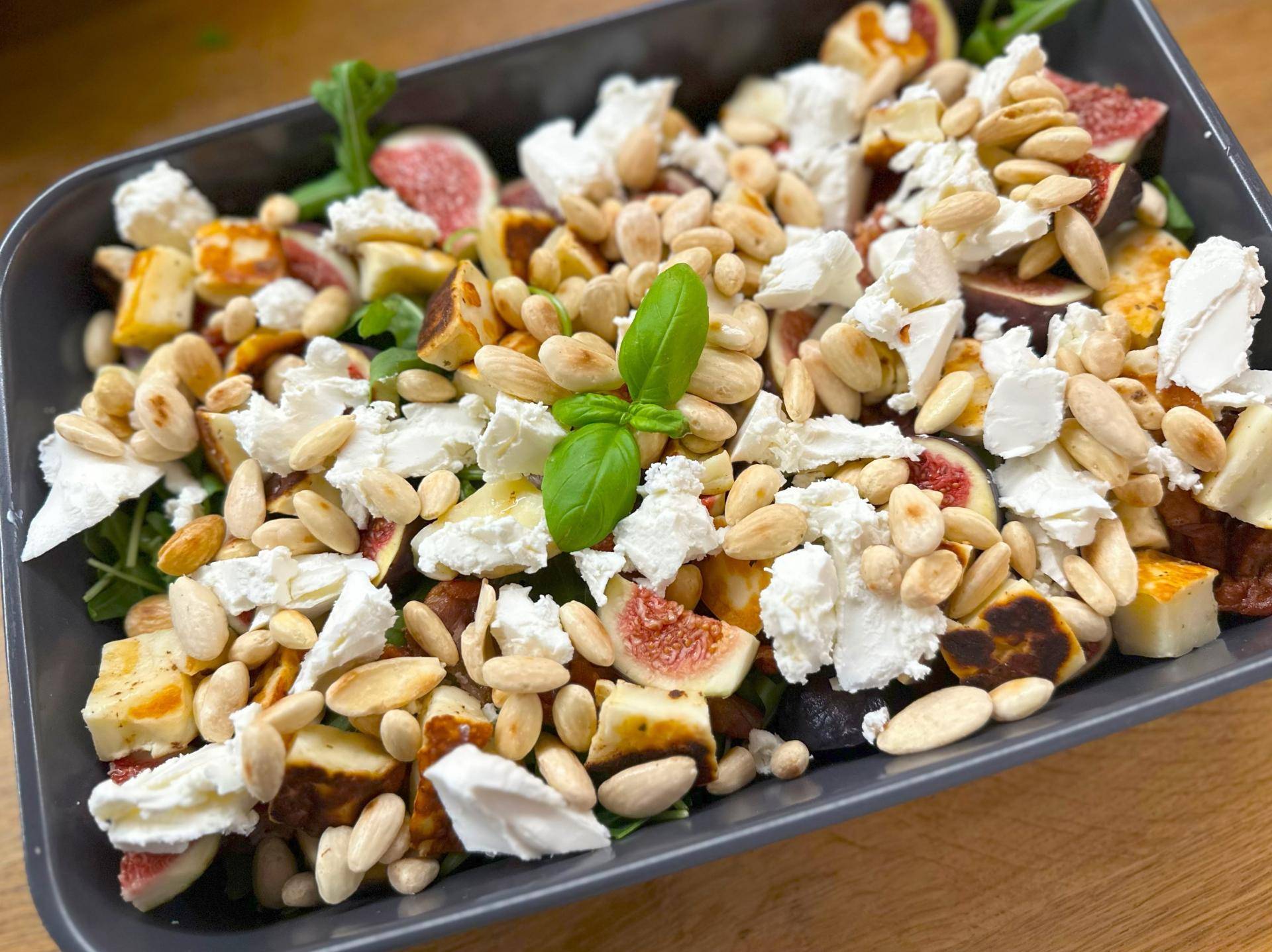 Sałatka z figą i boczkiem - przepisy Cook4Me | Tefal