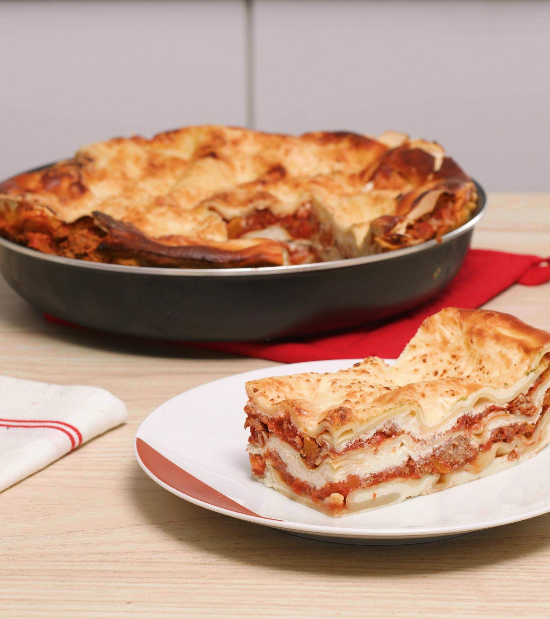 Lasagne z wołowiną, sosem pomidorowym i mozzarellą - przepisy Patelnie i Garnki | Tefal