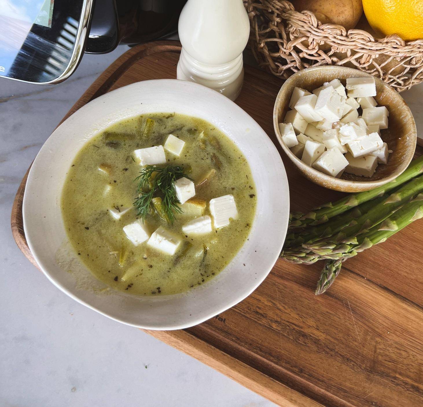 Zupa szparagowa z serem feta - przepisy Cook4Me | Tefal