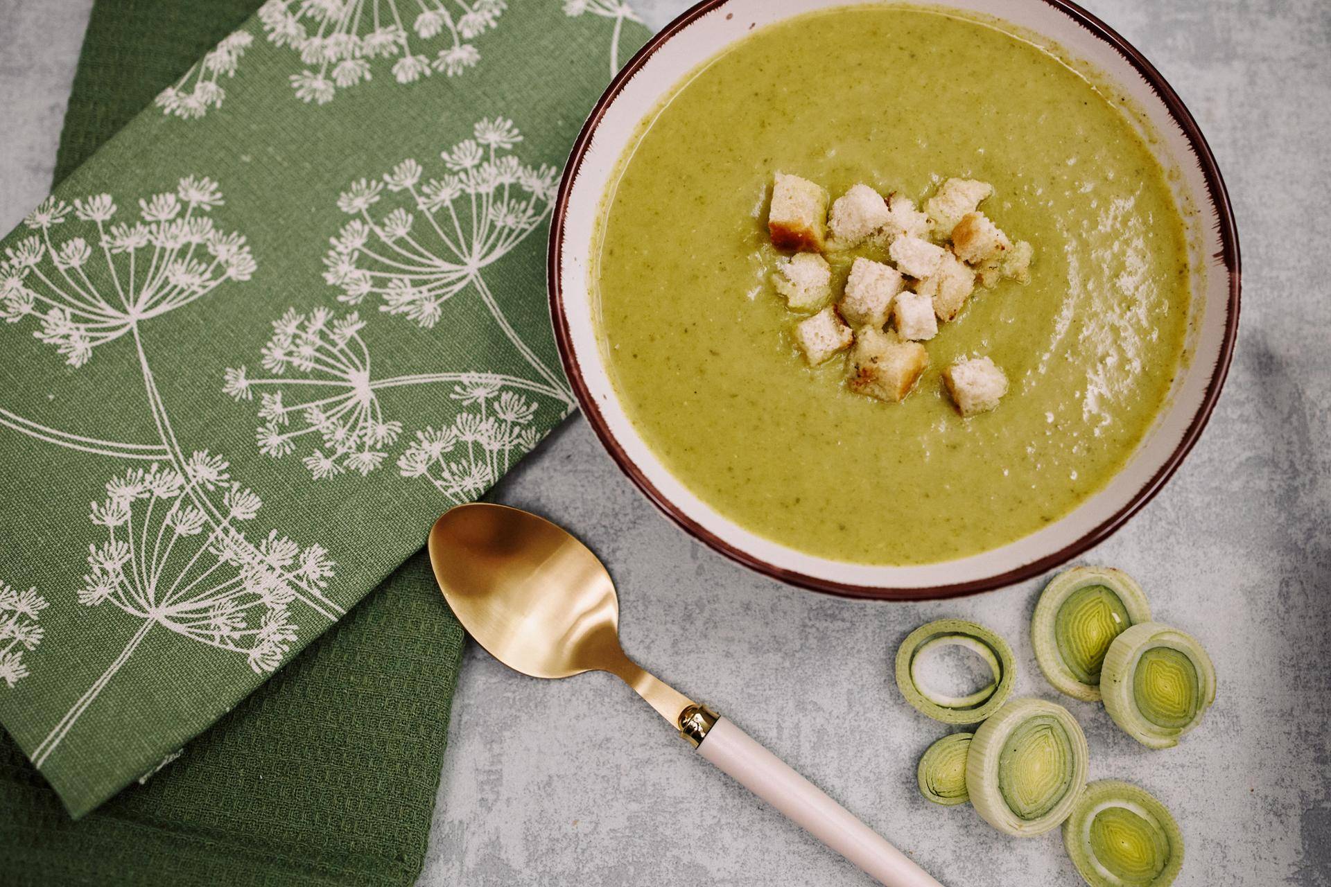 Zupa krem z pora, ziemniaków i szpinaku wg Elżbiety Bogusz - przepisy Cook4Me | Tefal