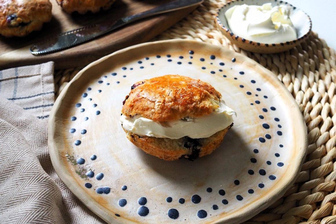 Angielskie bułeczki z borówkami - przepisy EASY FRY & GRILL 2 in 1 MECHANICAL | Tefal