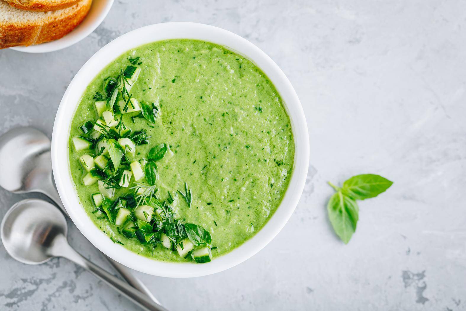 Gazpacho ze świeżych zielonych jabłek i bazylii - przepisy Blend up | Tefal