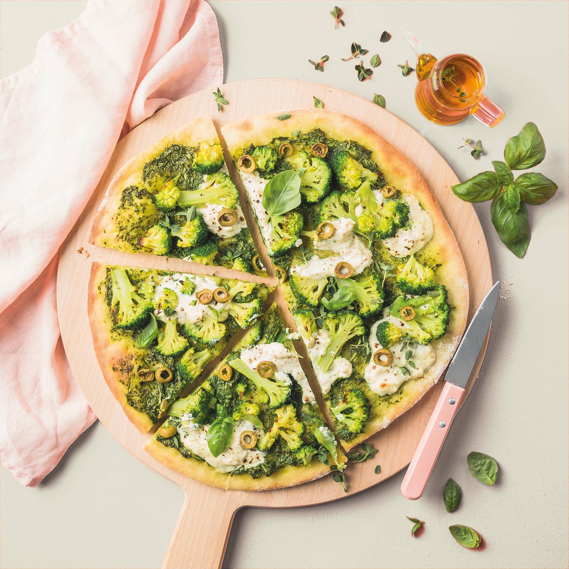 Biała pizza z serem ricotta i brokułami - przepisy Easy Fry Compact | Tefal