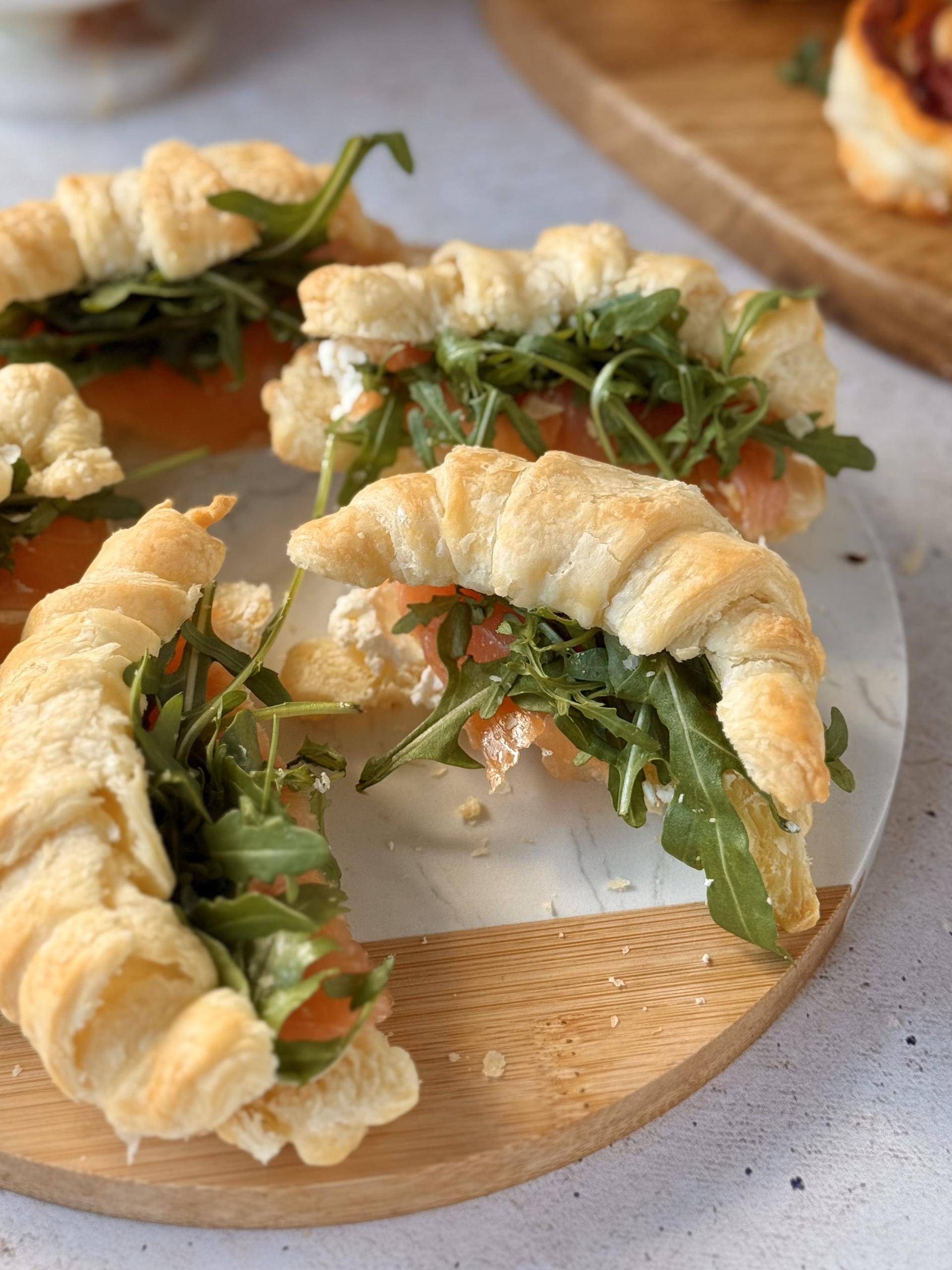 Mini croissanty z wędzonym łososiem - przepisy EASY FRY & GRILL 2 in 1 MECHANICAL | Tefal