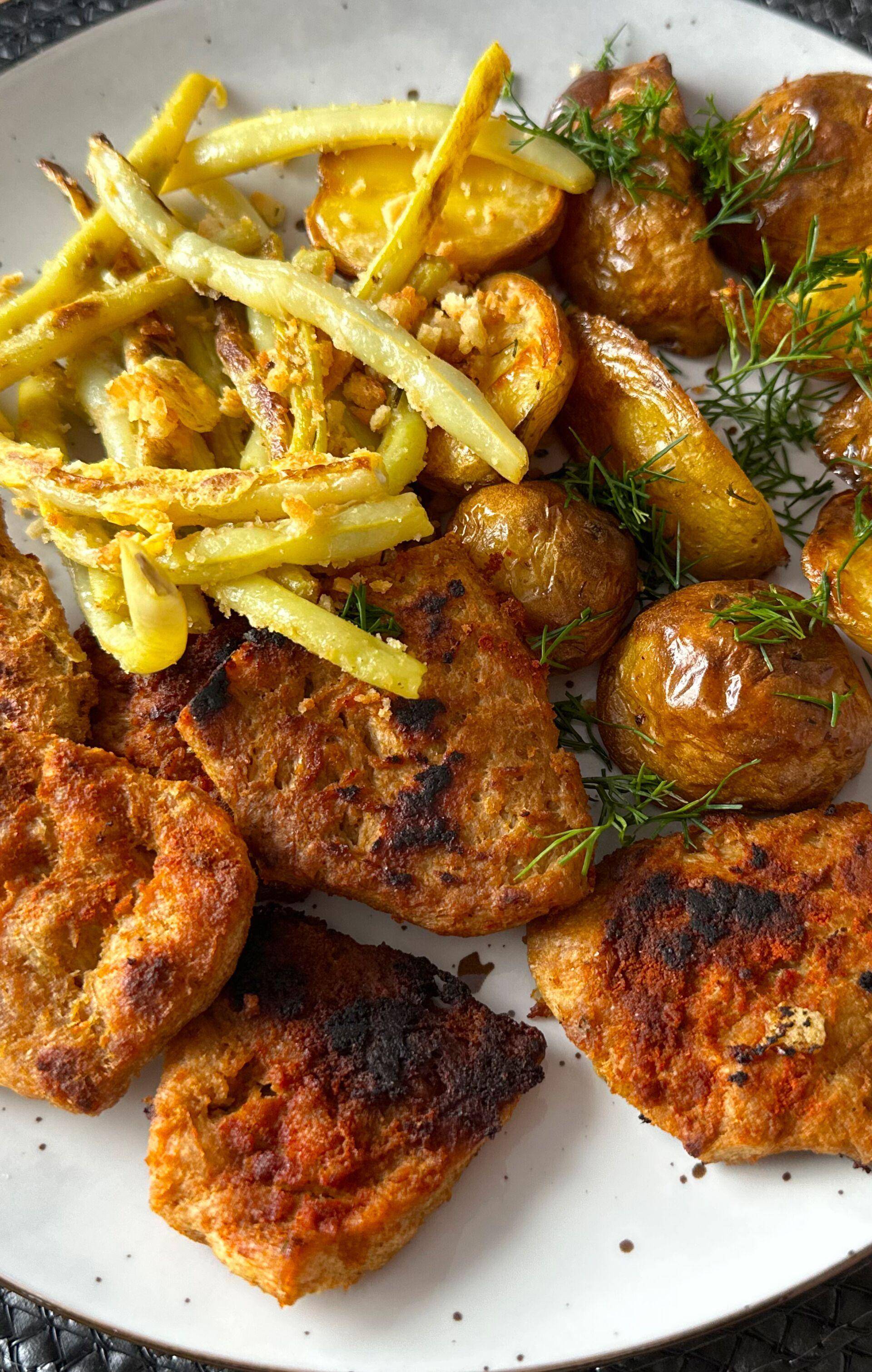 Grillowane kotlety cielęce z fasolką szparagową, boczkiem i parmezanem - przepisy OptiGrill 2in1 | Tefal